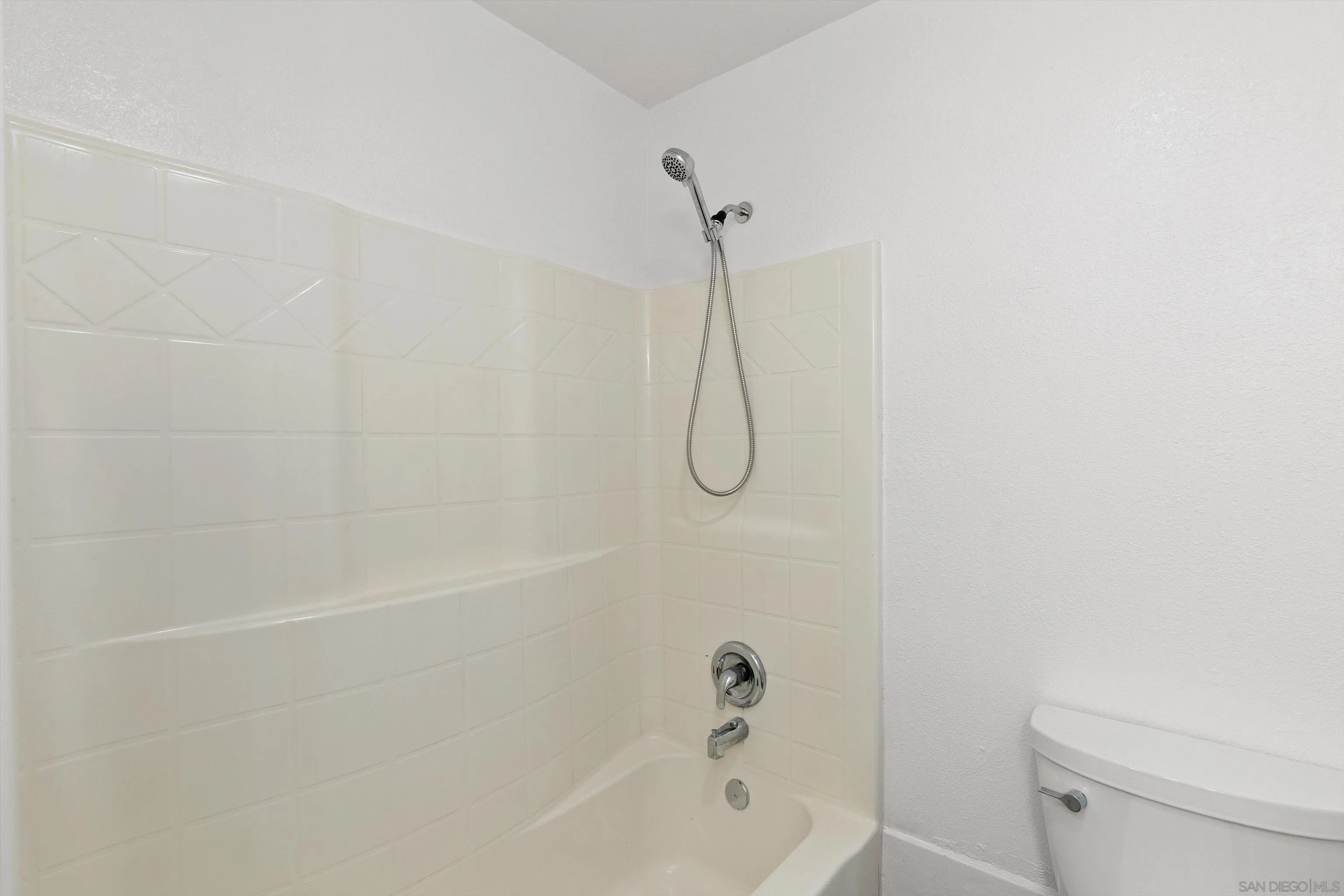 https://cdn.realtyfeed.com/cdn/127/260019444/cf64e9c99357e530a49553a4eb261a90.webp