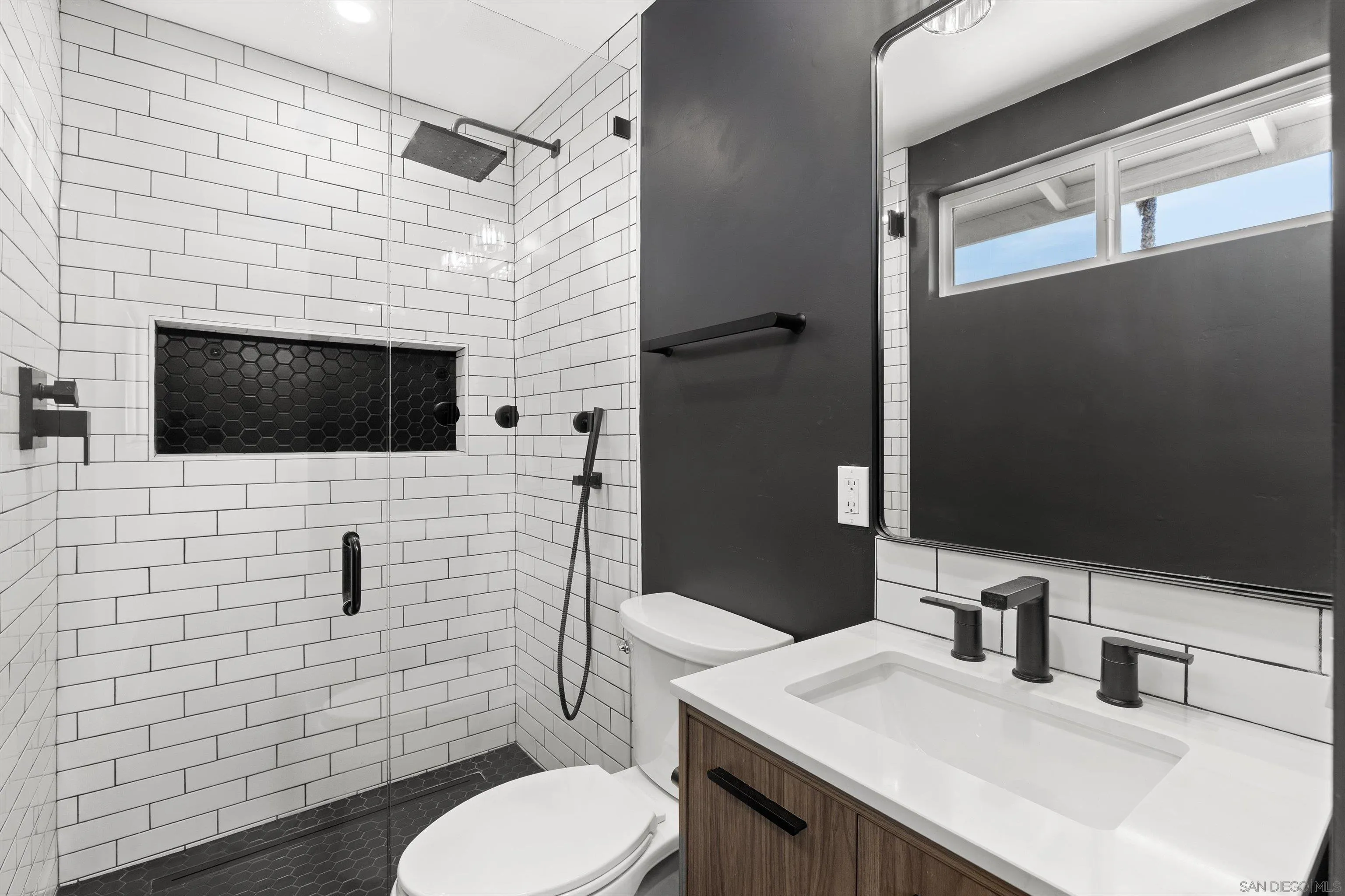 https://cdn.realtyfeed.com/cdn/127/260019444/d213d0729b02c0337bea9cc48df074aa.webp