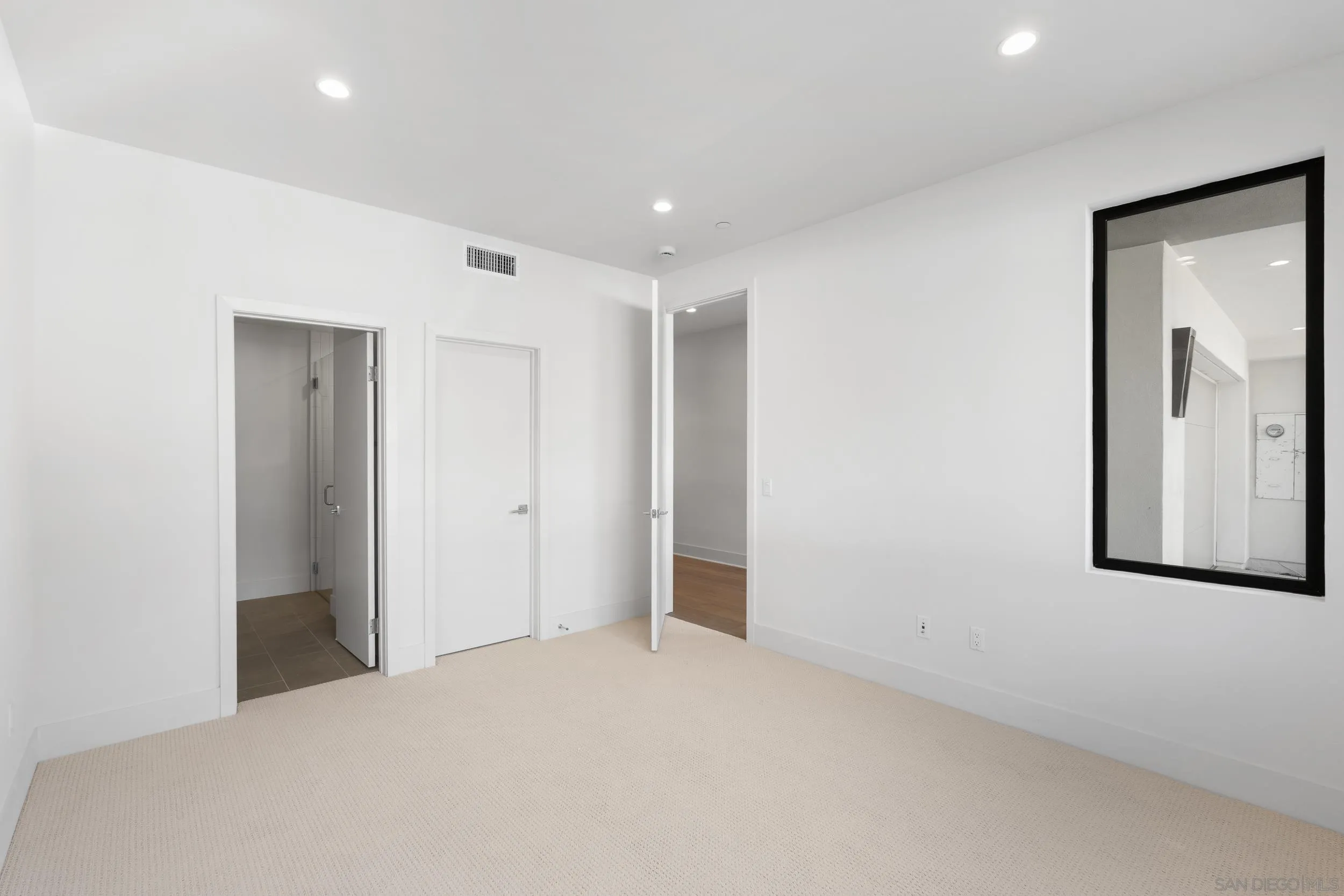 https://cdn.realtyfeed.com/cdn/127/260019450/07efc02b6adb2b03b9be9feec8d296b2.webp