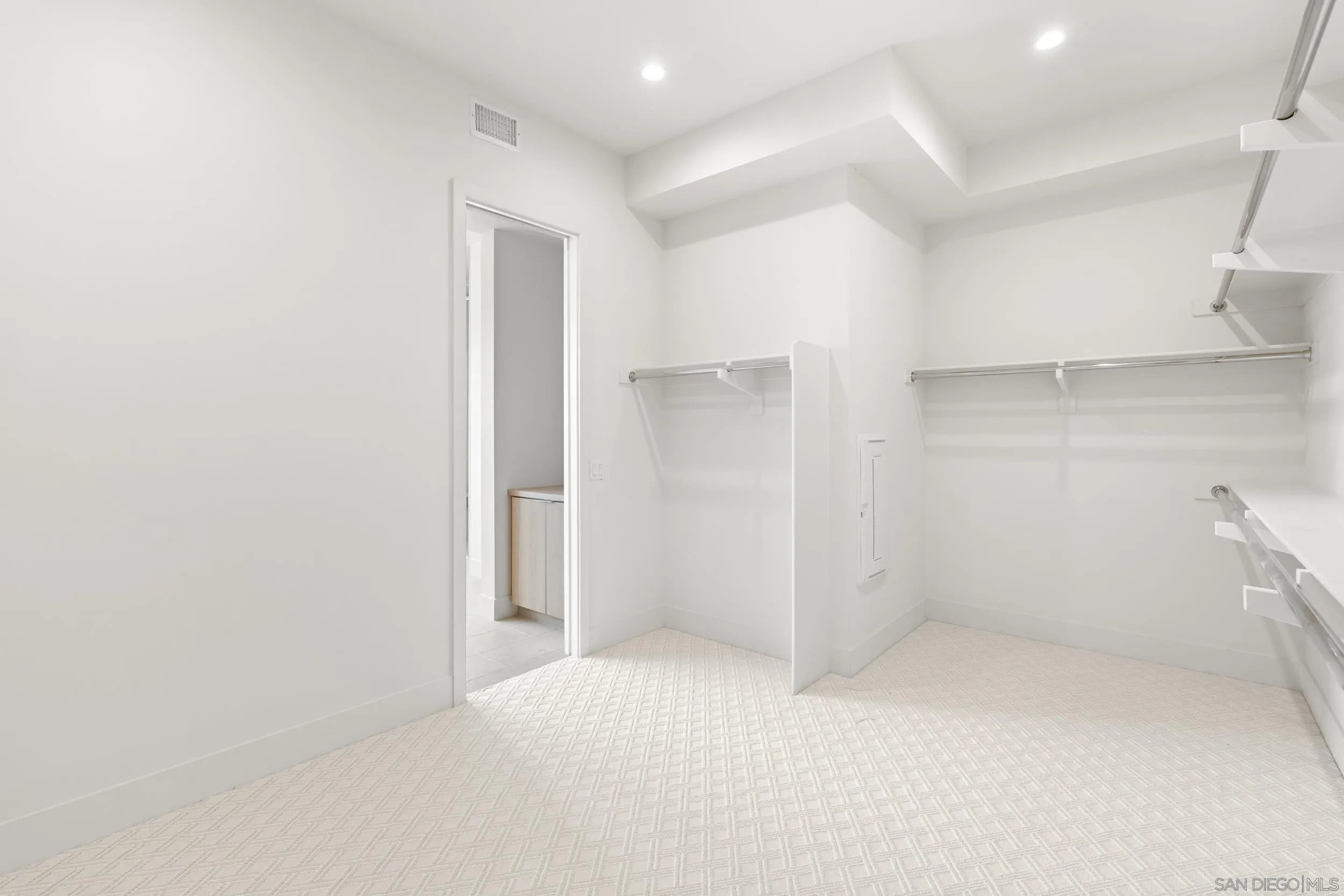 https://cdn.realtyfeed.com/cdn/127/260019450/259938307c81a6f208d42deb03563086.webp