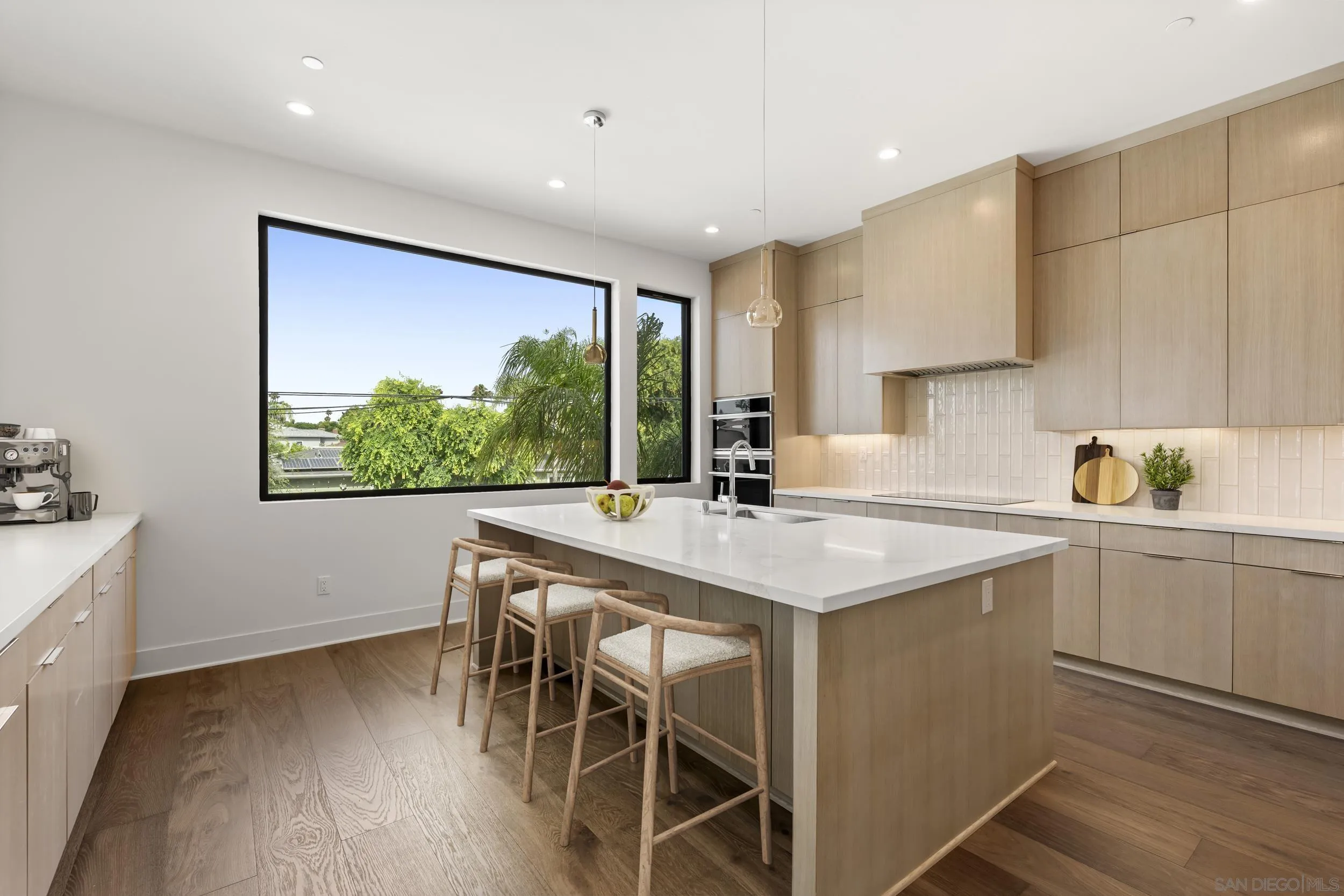https://cdn.realtyfeed.com/cdn/127/260019450/344e57f7f579ed6383a745ebddc31fa9.webp