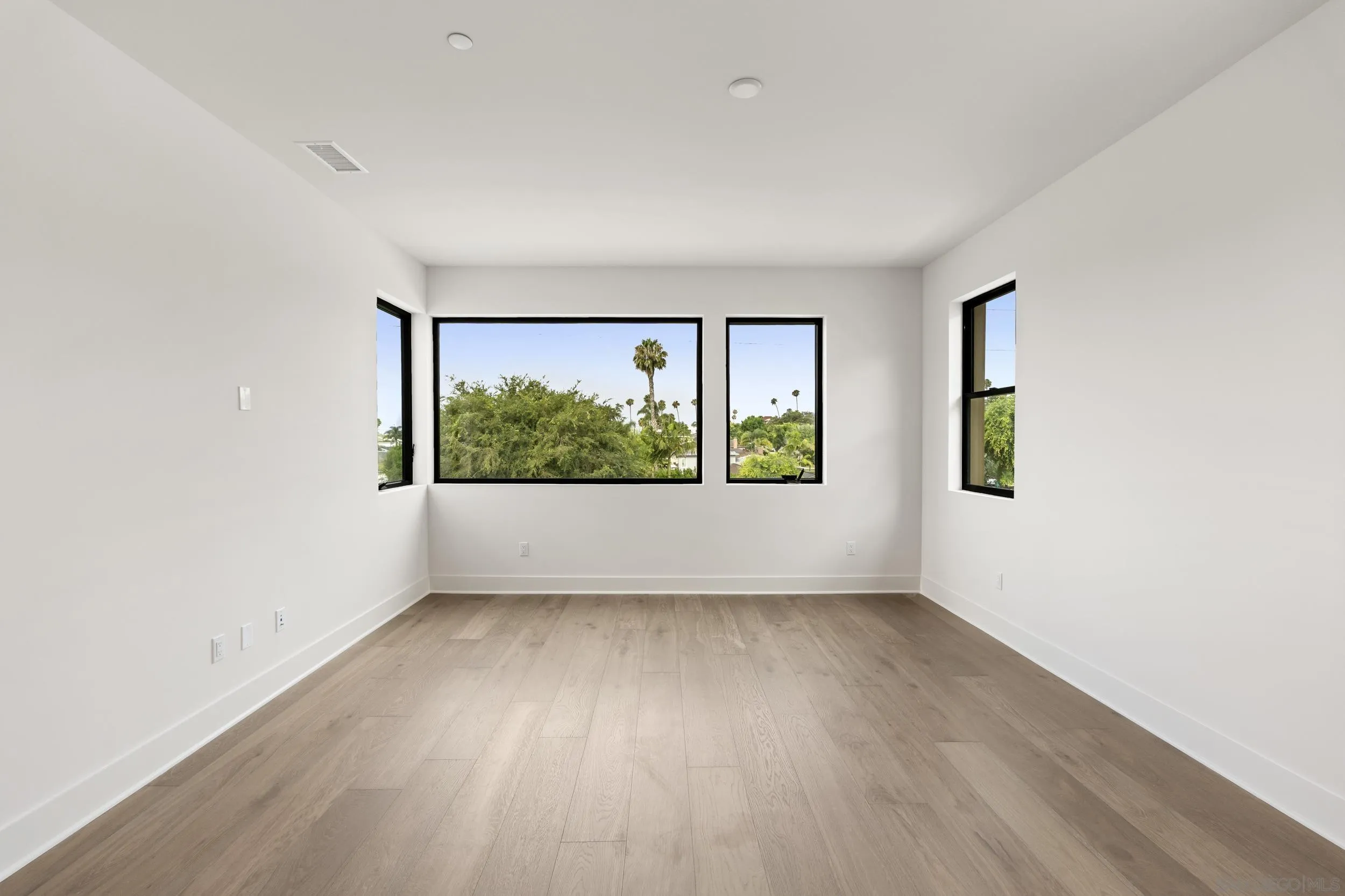 https://cdn.realtyfeed.com/cdn/127/260019450/351f07554159fc4cb065d30af17954dd.webp