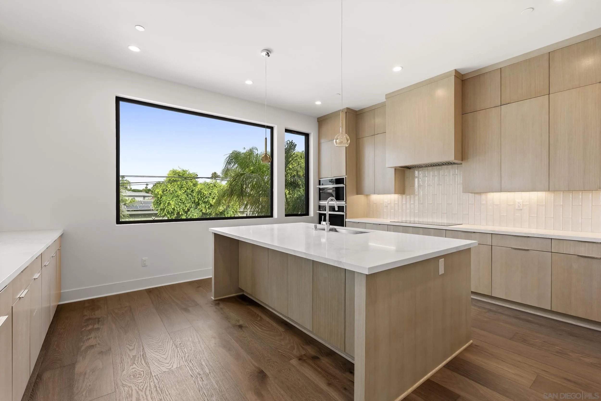 https://cdn.realtyfeed.com/cdn/127/260019450/61310993e5c00ae11f21c015b6ab5fed.webp