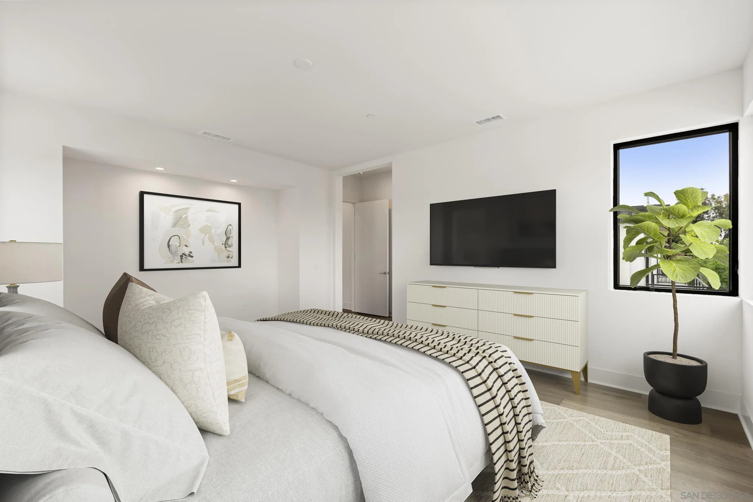 https://cdn.realtyfeed.com/cdn/127/260019450/70c622f258550a696d75d771a67ef546.webp
