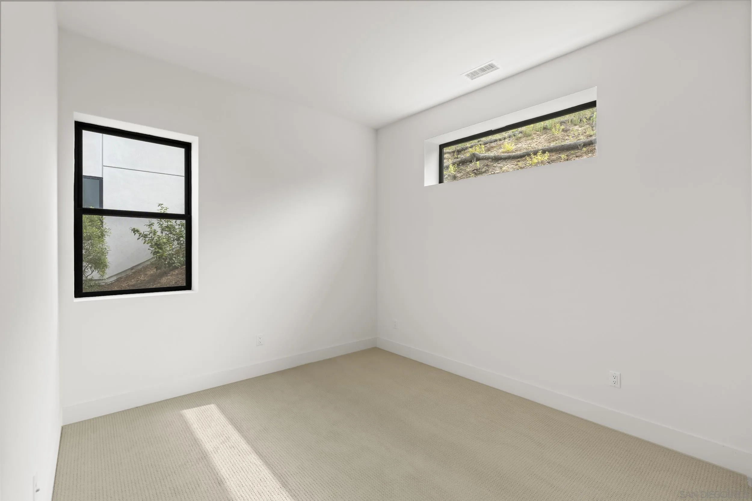 https://cdn.realtyfeed.com/cdn/127/260019450/884d5ccc5e5a71d0acb9df6662da9d1d.webp
