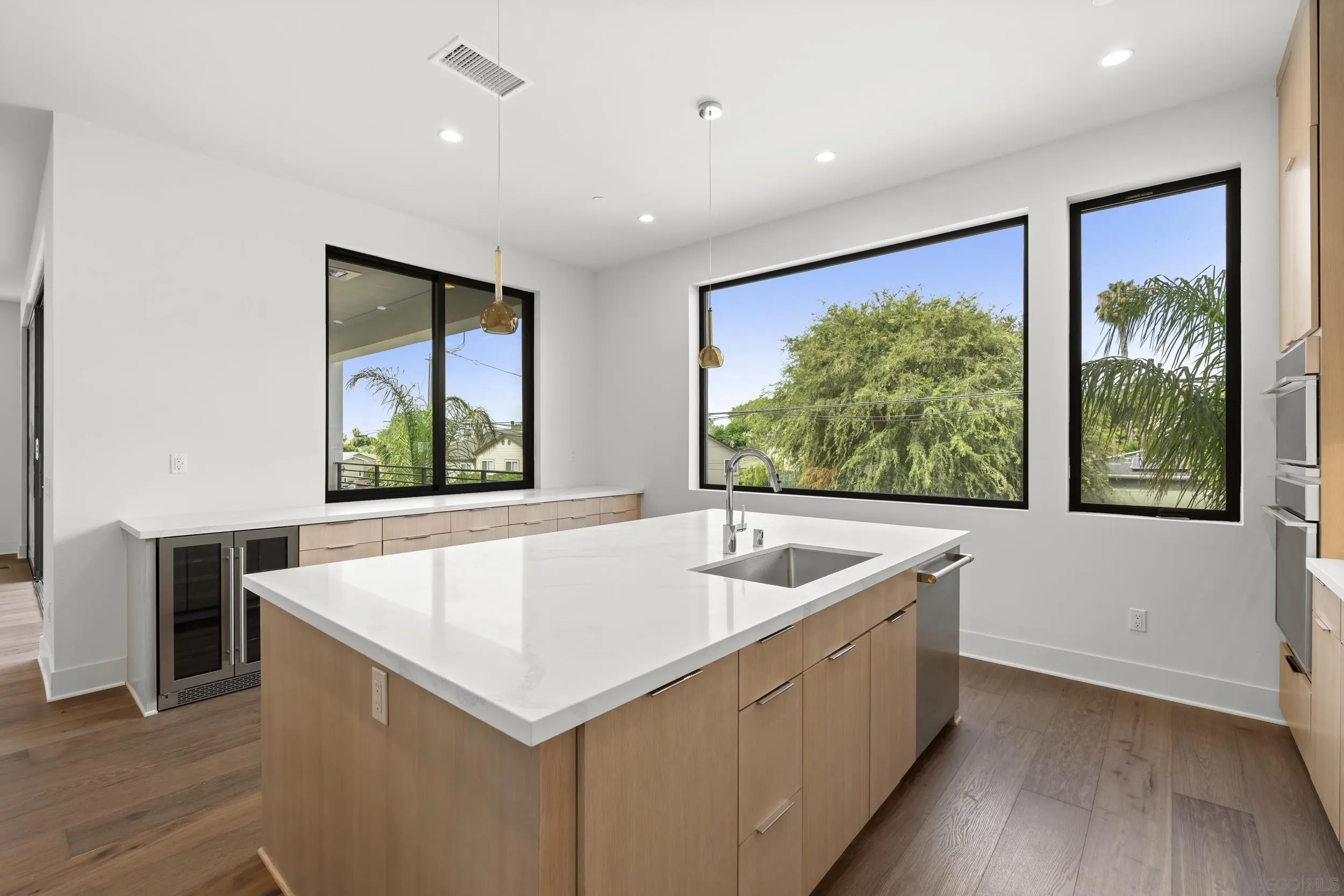 https://cdn.realtyfeed.com/cdn/127/260019450/931bf2b2d6b39d45e2690a36aff01860.webp