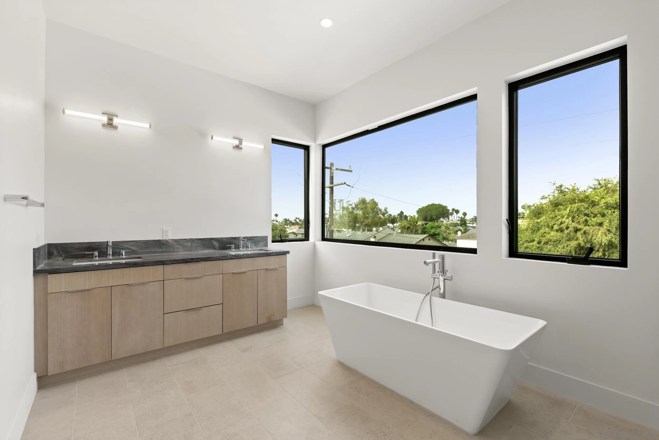 https://cdn.realtyfeed.com/cdn/127/260019450/97a3c772c89e6104833e6880308c498a.webp