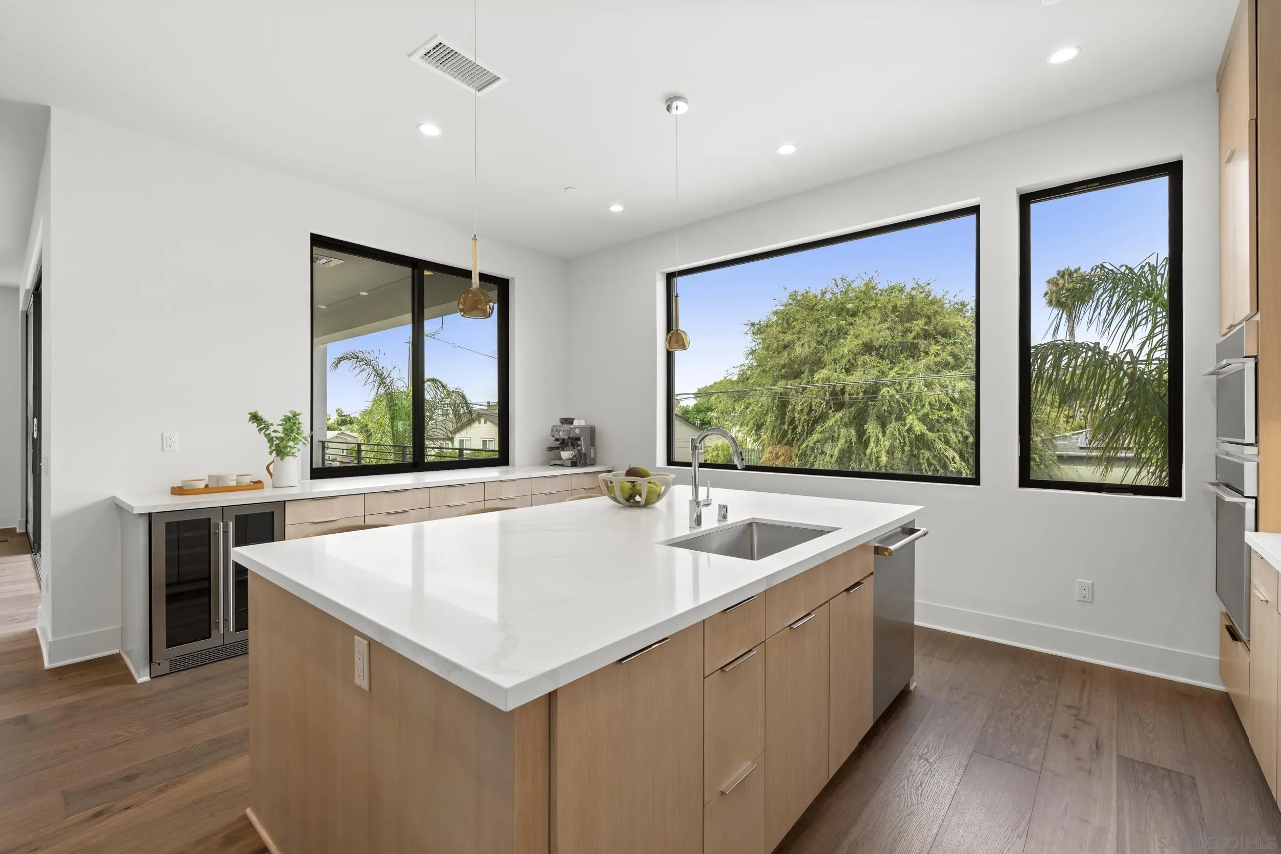 https://cdn.realtyfeed.com/cdn/127/260019450/b5378faa7716bf0b39f2ec1b6fcfad6a.webp