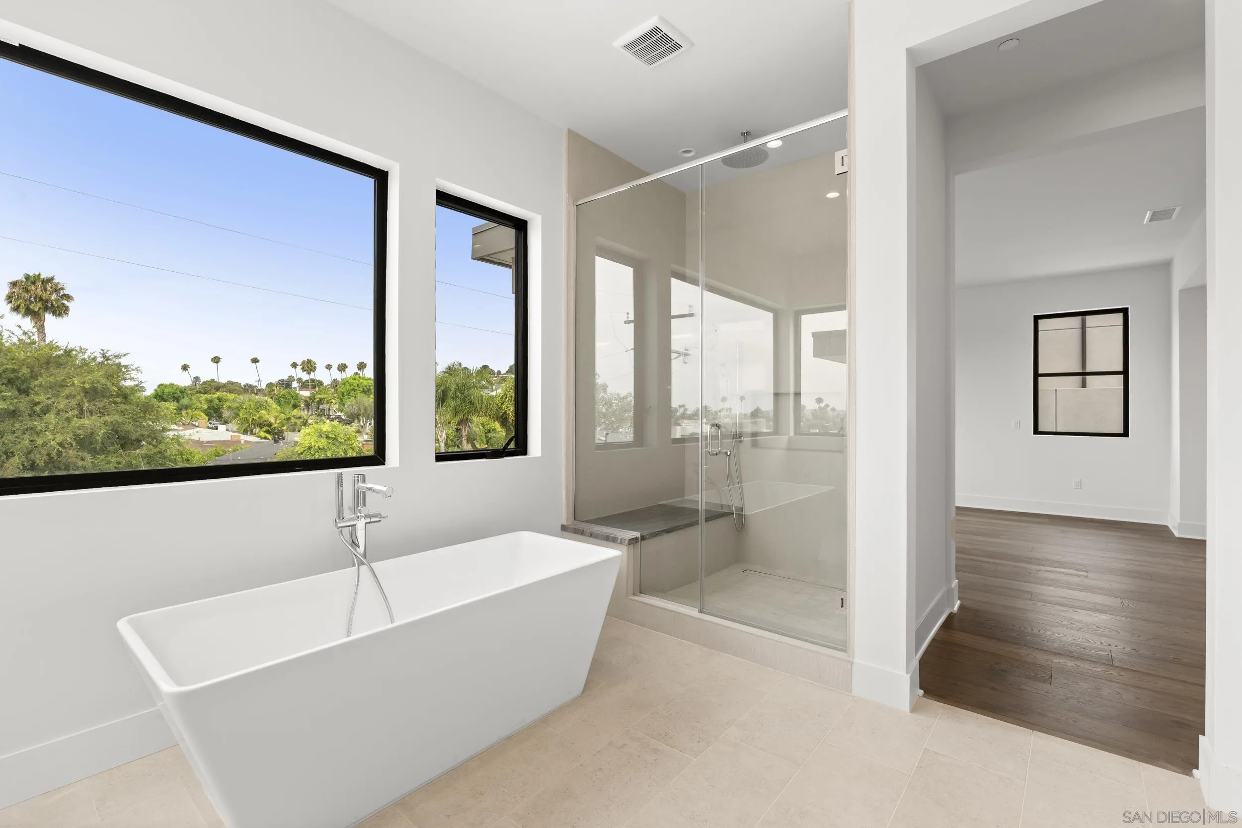 https://cdn.realtyfeed.com/cdn/127/260019450/c30558d4274a4f624f8dc252bf784e0e.webp