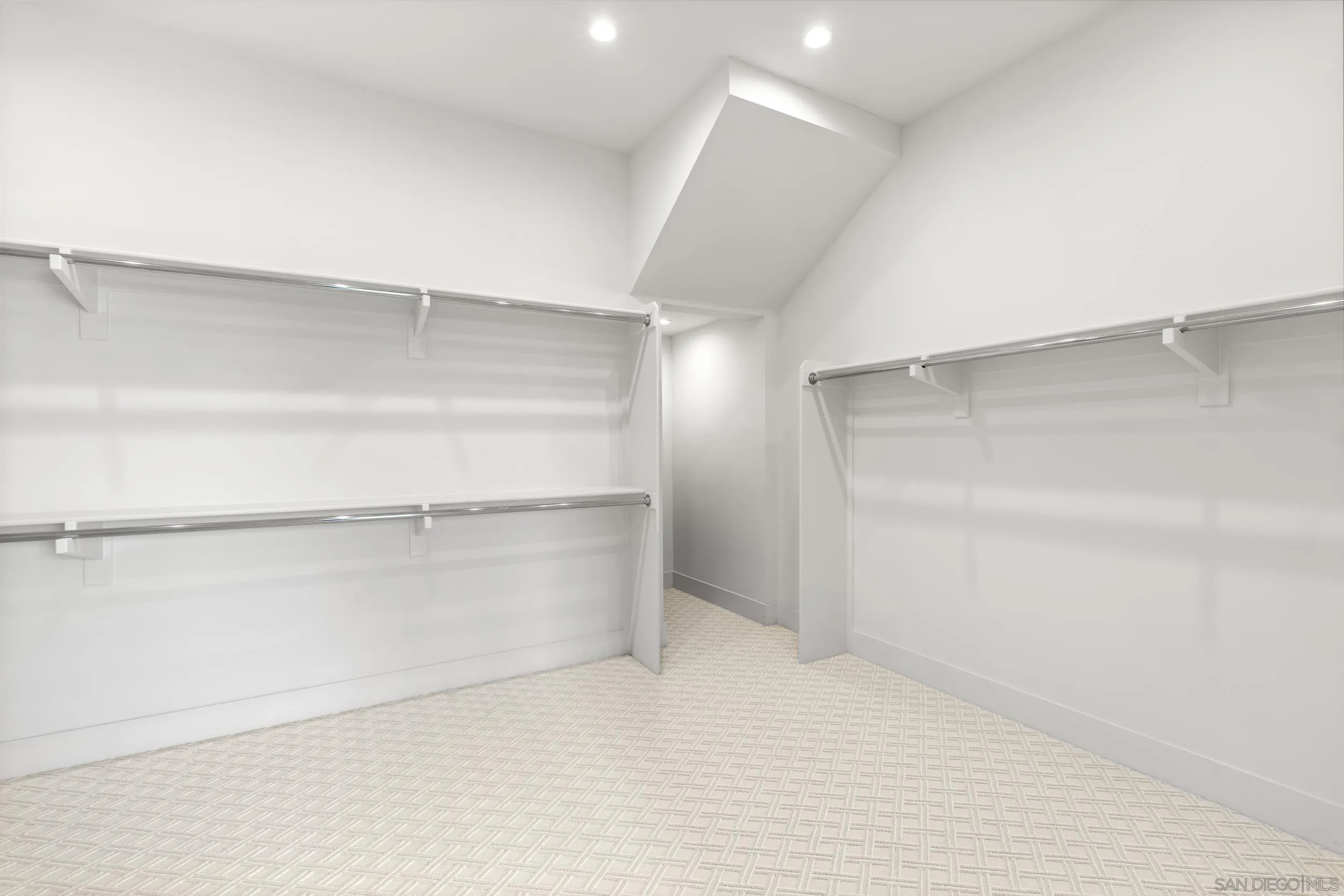 https://cdn.realtyfeed.com/cdn/127/260019450/f048a26d4a769a0fa304f3d6fb9d6ef0.webp