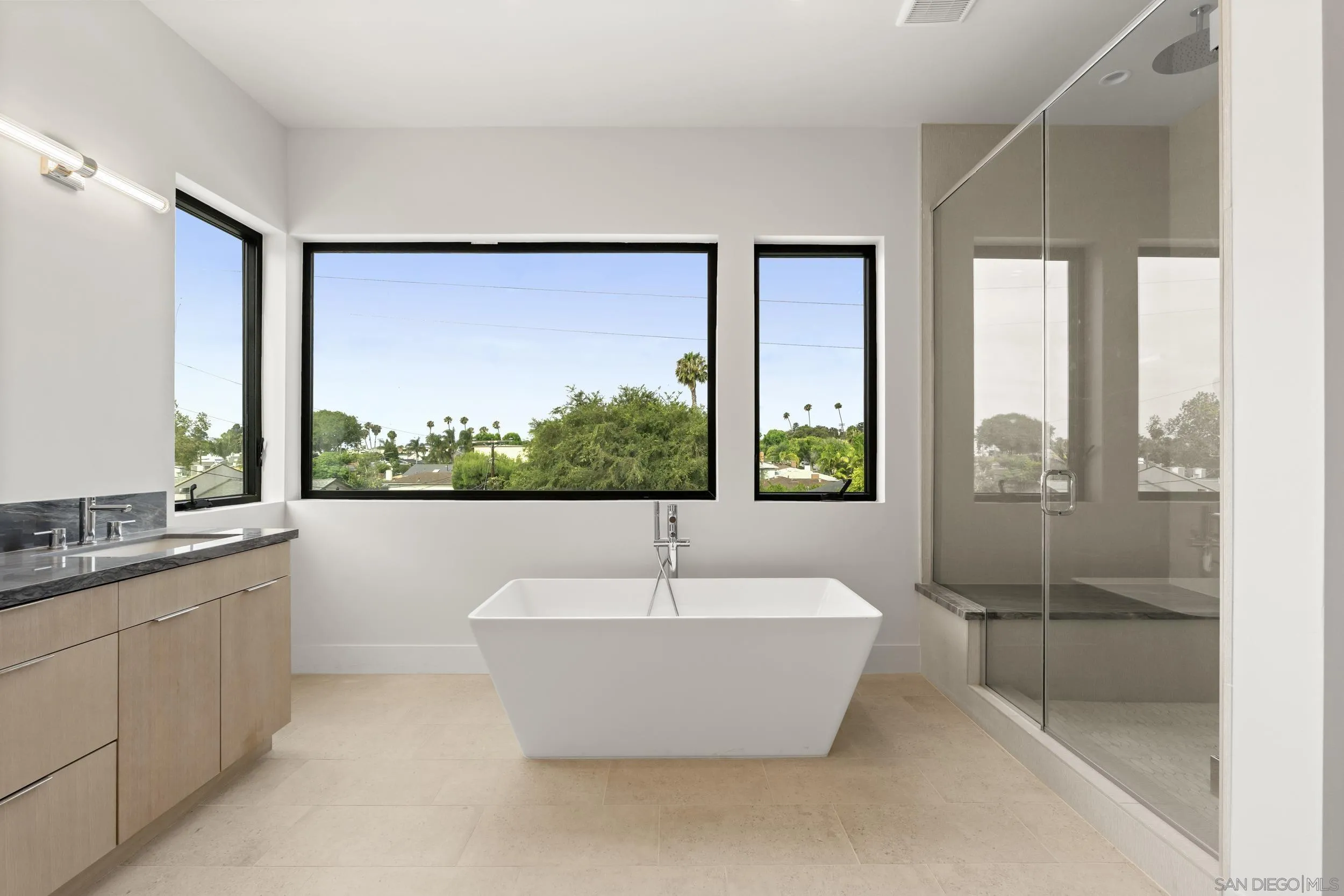 https://cdn.realtyfeed.com/cdn/127/260019450/f352785395f9207bd64ca74413ff2a47.webp