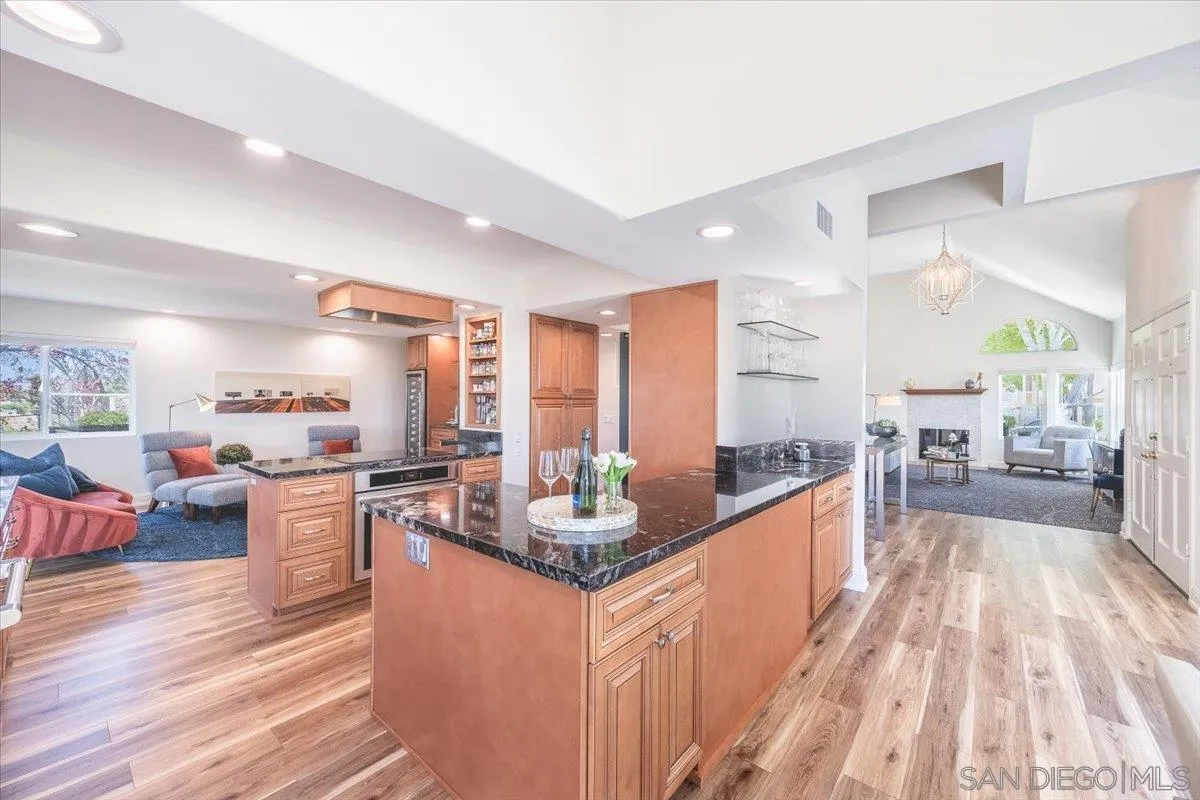 https://cdn.realtyfeed.com/cdn/127/260019452/049c2f3f32926afb5a82f82de7be9e6b.webp