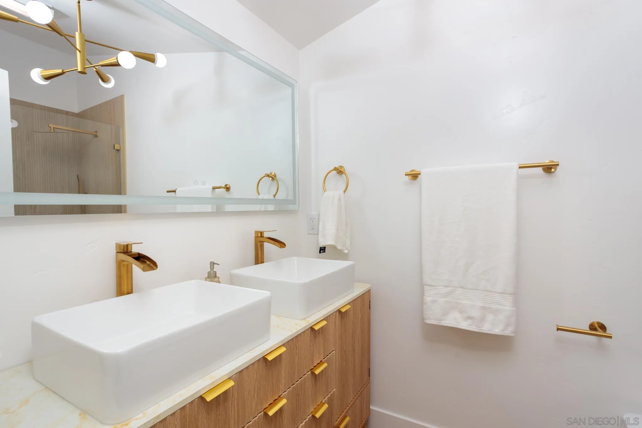 https://cdn.realtyfeed.com/cdn/127/260019456/0fe98c911e95401053907e39e6f06c09.webp
