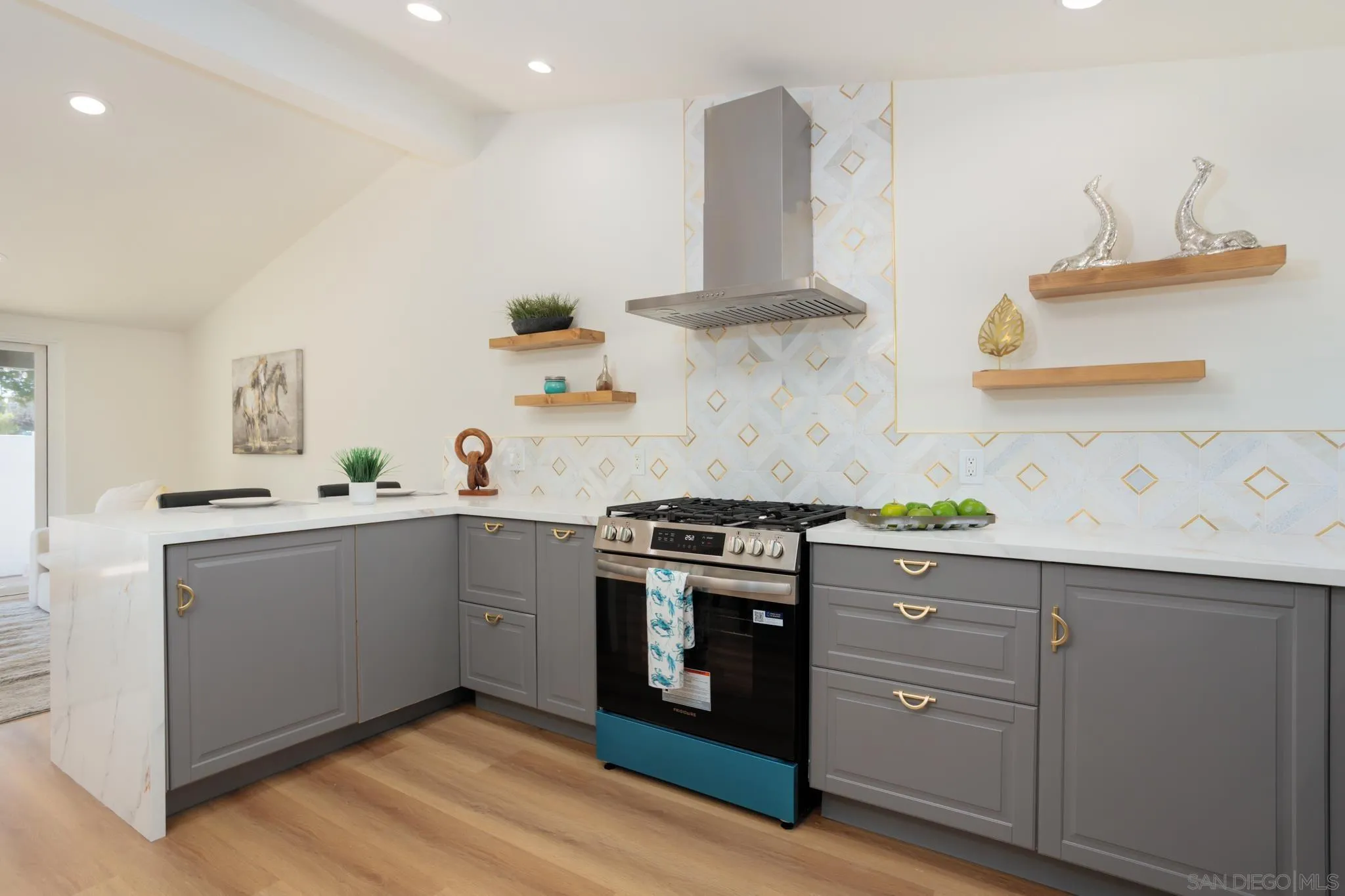 https://cdn.realtyfeed.com/cdn/127/260019456/414d46b1df3a553684d3a2fd654199f7.webp