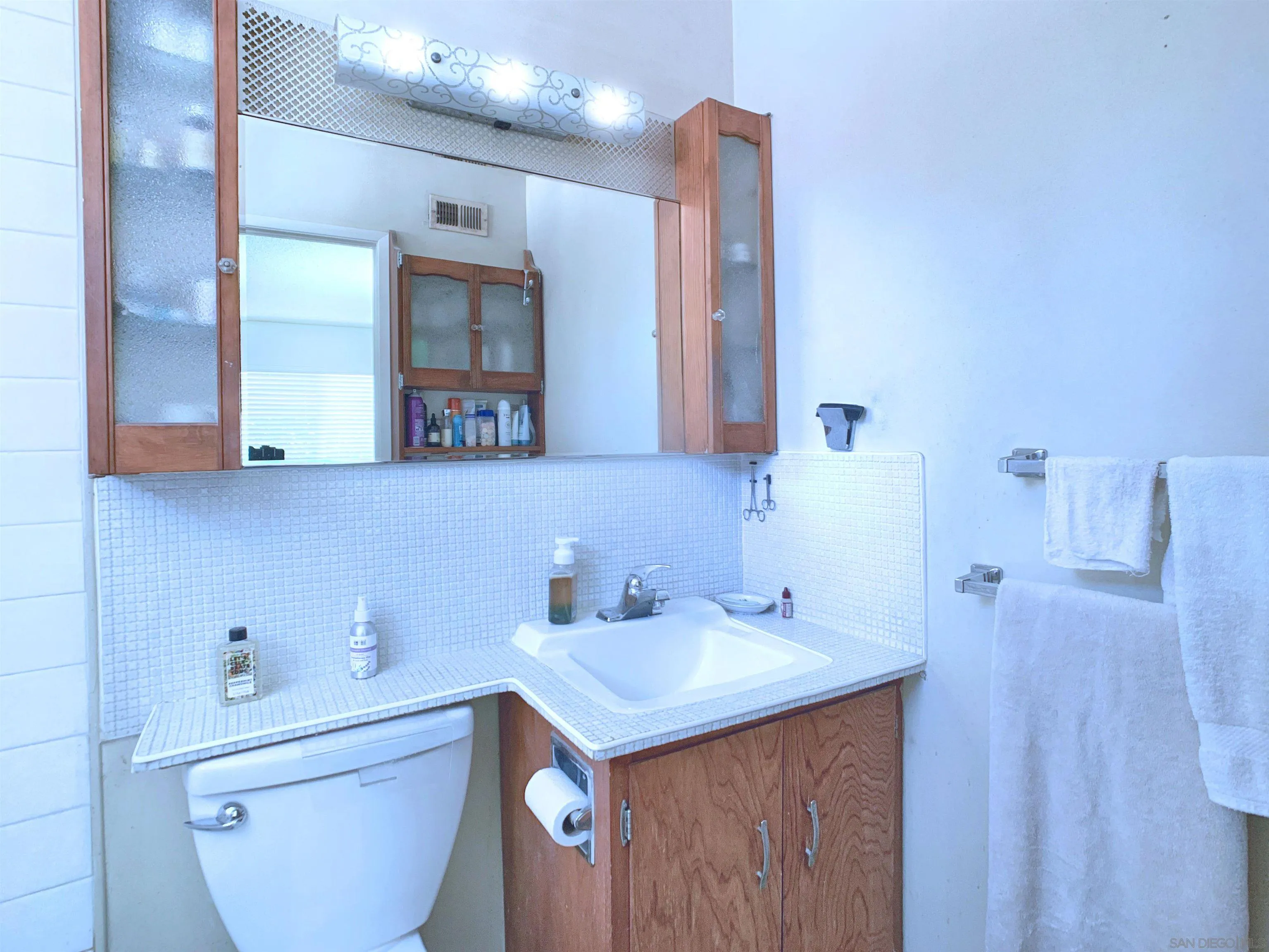 https://cdn.realtyfeed.com/cdn/127/260019458/d20a008d1fe124cb04f35226c079efe8.webp