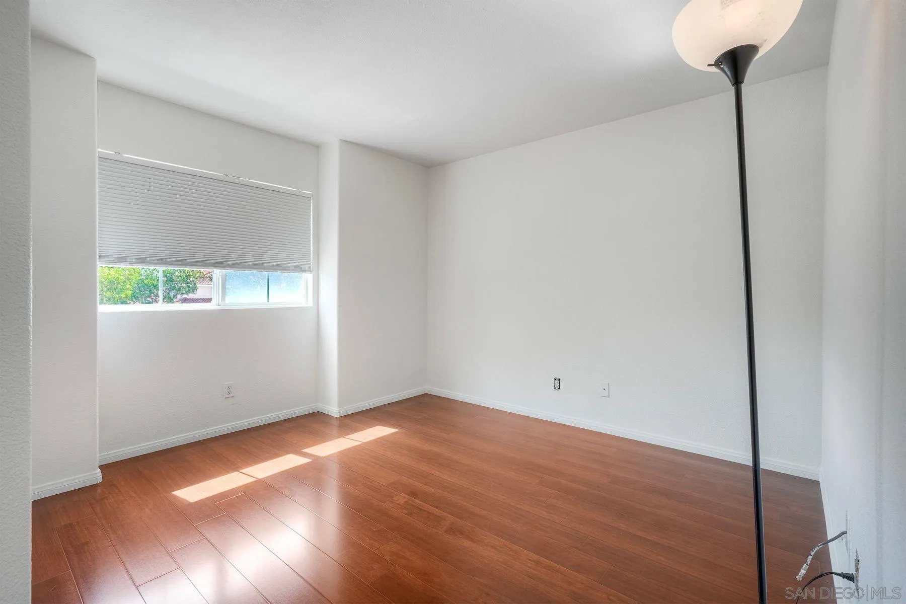 https://cdn.realtyfeed.com/cdn/127/260019459/555956a3757a217298a8876b7a35b03d.webp