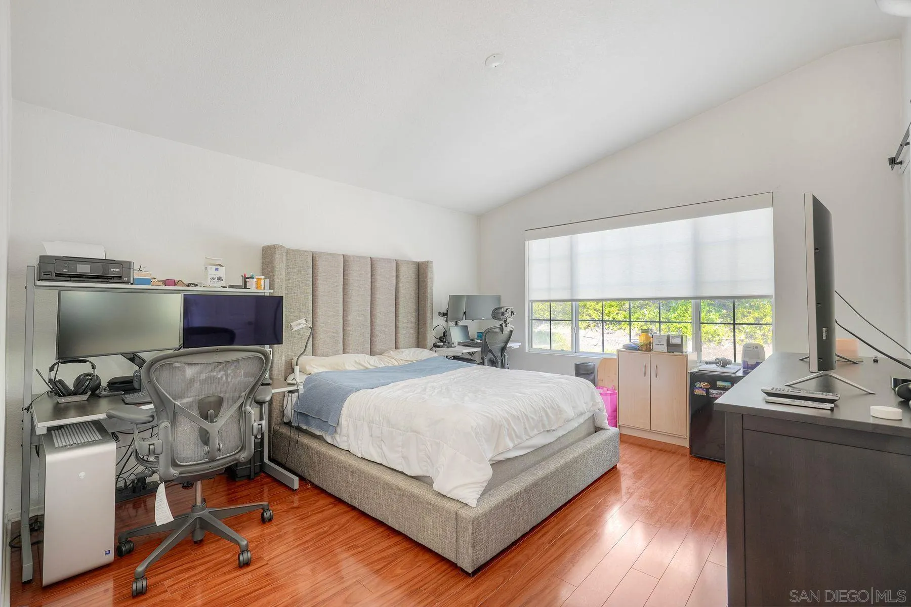 https://cdn.realtyfeed.com/cdn/127/260019459/a3522032e5071499e85af8e7065ab97b.webp