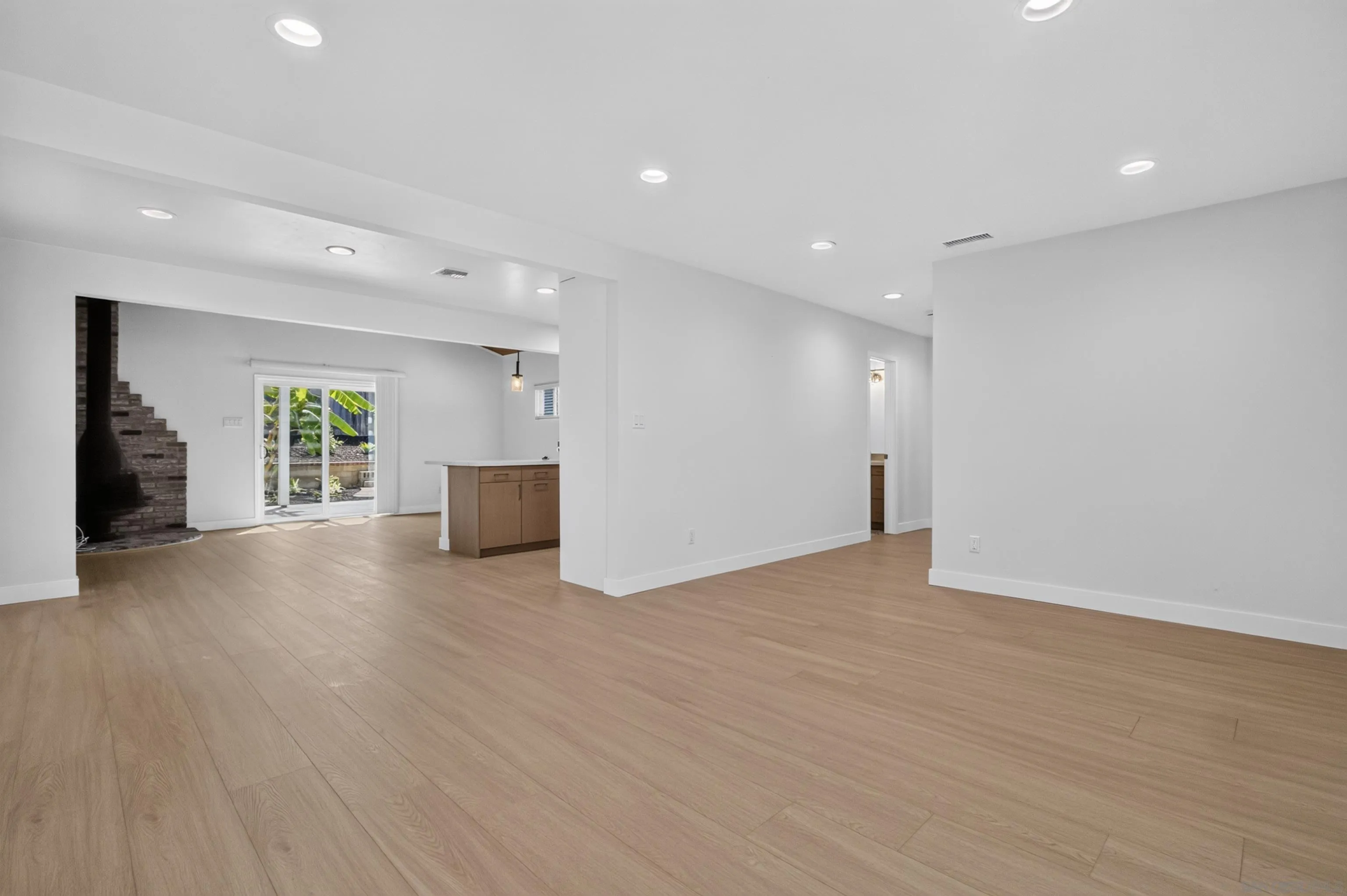 https://cdn.realtyfeed.com/cdn/127/260019461/1b6304e3804cfc9f595e1c04cec6decf.webp