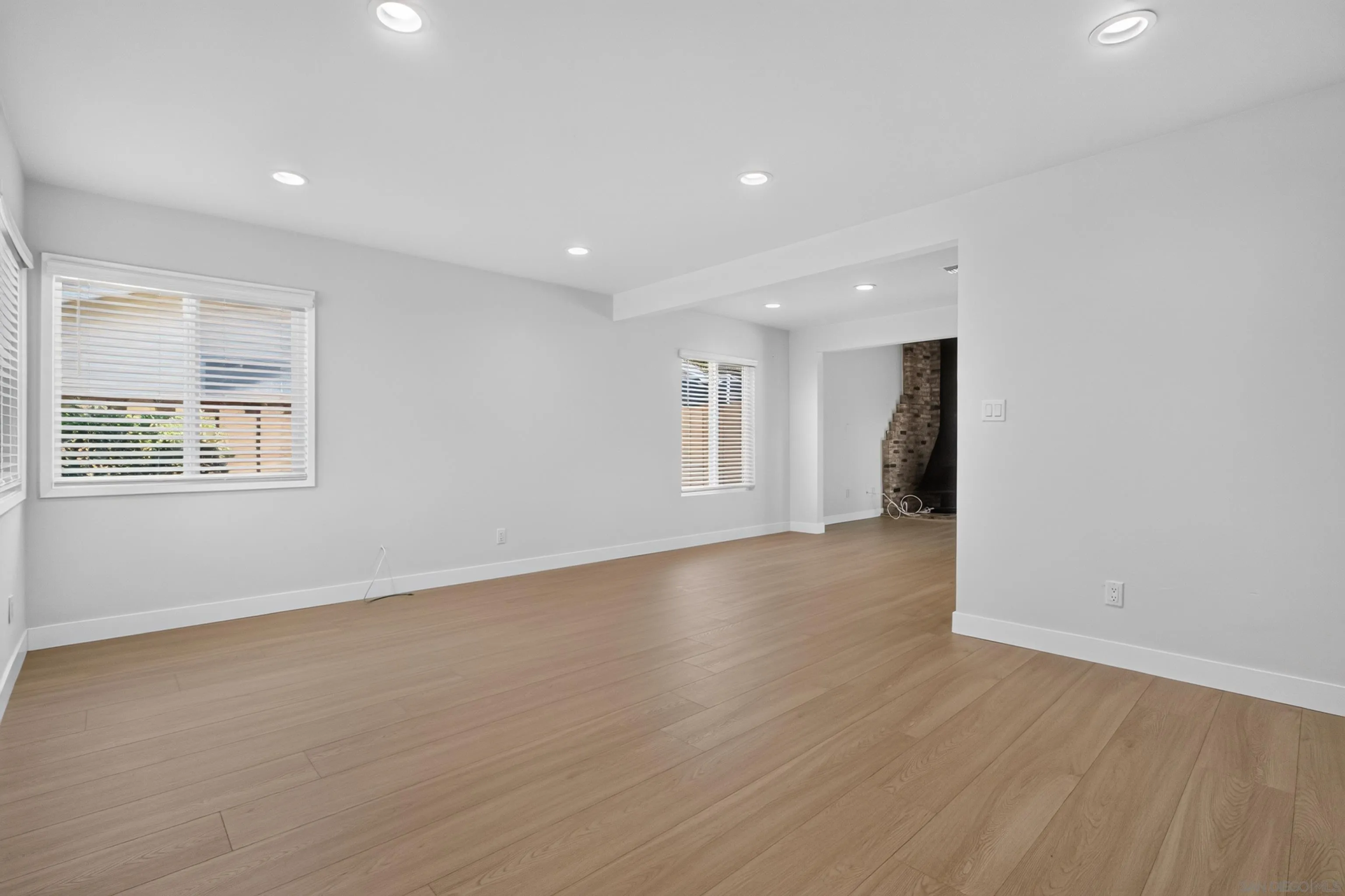 https://cdn.realtyfeed.com/cdn/127/260019461/54c30865be9b6759125e673876030c28.webp