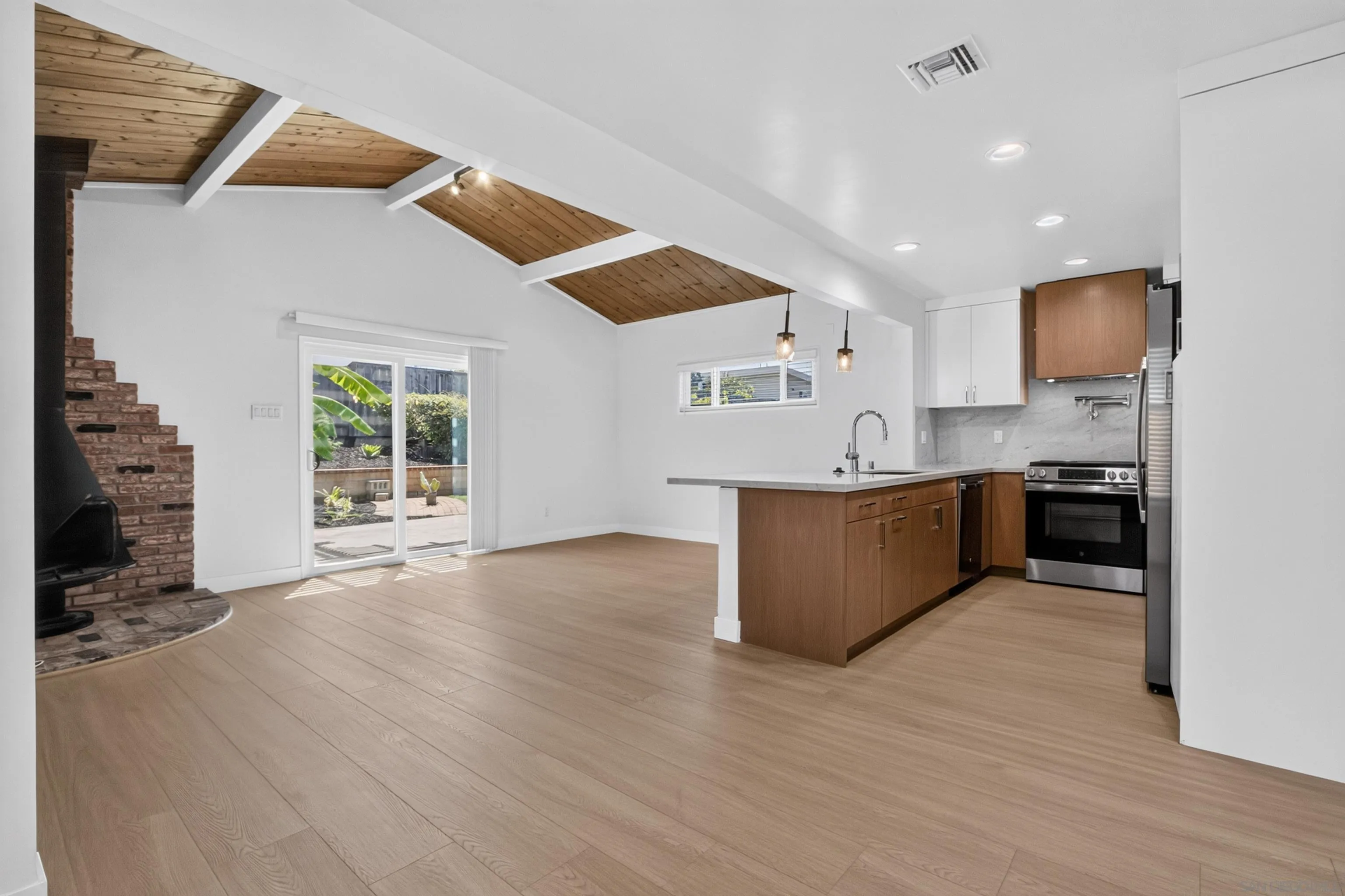 https://cdn.realtyfeed.com/cdn/127/260019461/5f3111798f9e7df5a0780bcdc6f8618c.webp