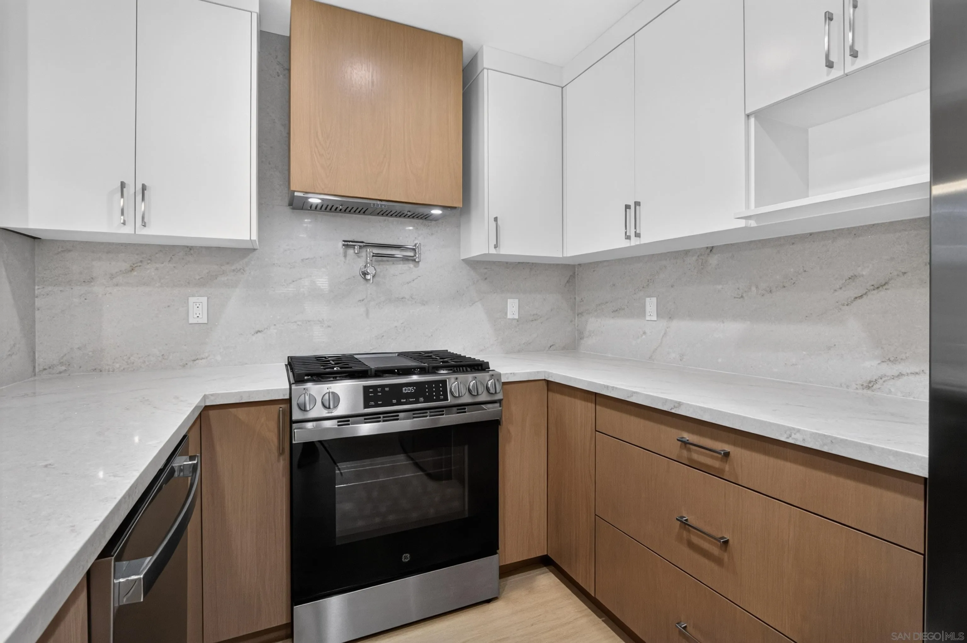 https://cdn.realtyfeed.com/cdn/127/260019461/c66bb5c735d48be66f3b66ef6f01f3e7.webp