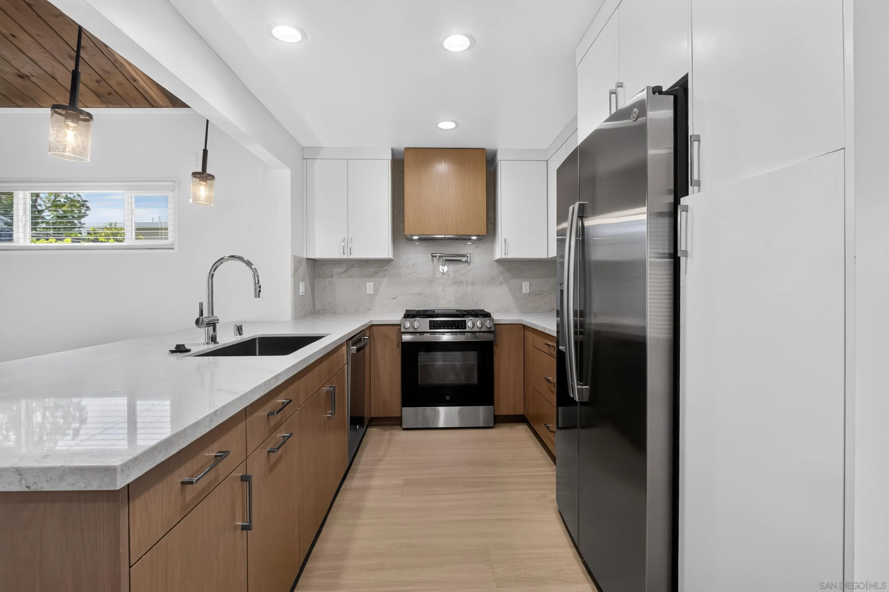 https://cdn.realtyfeed.com/cdn/127/260019461/dcf5bddba9be27c12052e2d027491e00.webp
