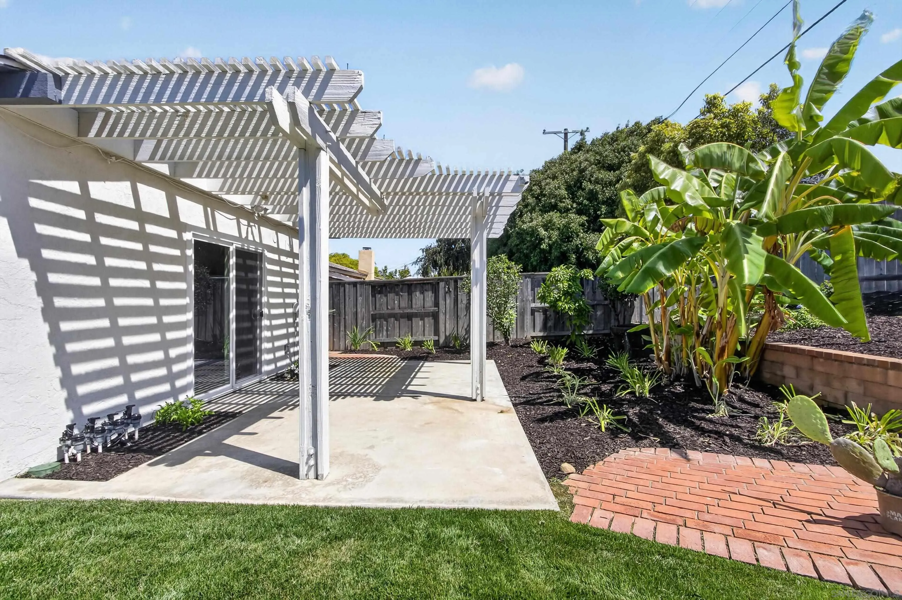 https://cdn.realtyfeed.com/cdn/127/260019461/e355121d468e6b95d13a400e4c90ef9e.webp