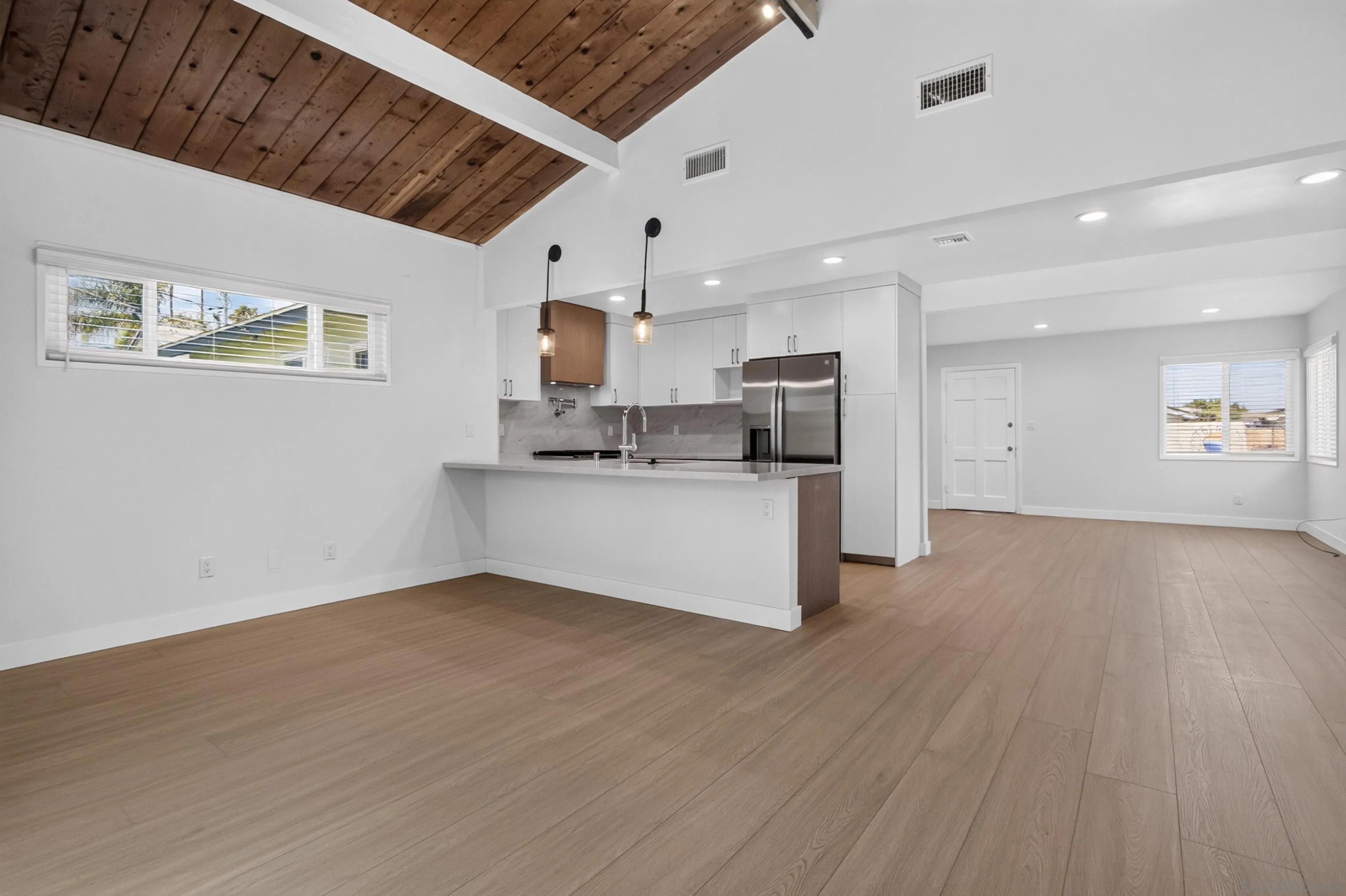 https://cdn.realtyfeed.com/cdn/127/260019461/f9b00355a931a886c1d20a196cd2884d.webp