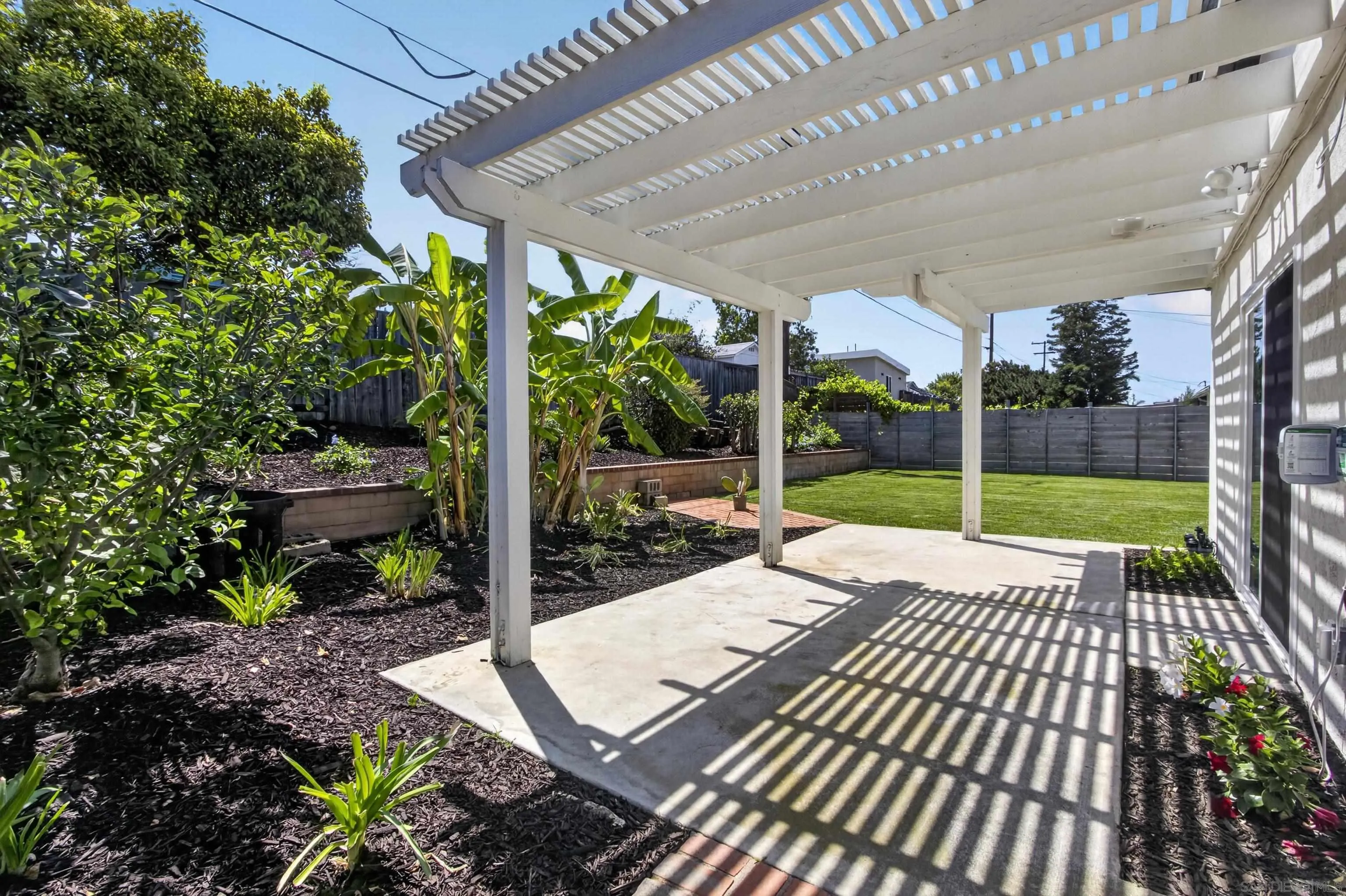 https://cdn.realtyfeed.com/cdn/127/260019461/f9b7e3b6d9015e88d218341043b1c773.webp