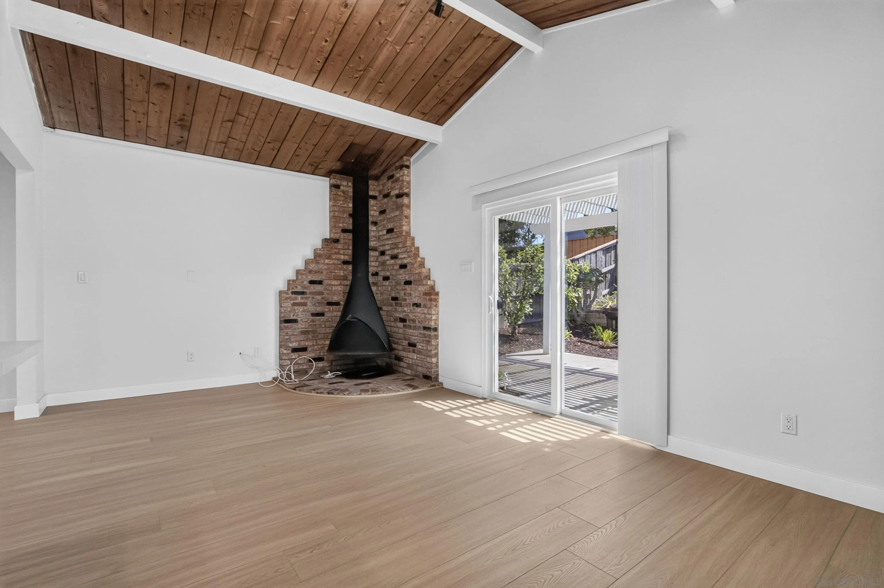 https://cdn.realtyfeed.com/cdn/127/260019461/fb40e7903cfa4a3a0940f399568beb9b.webp