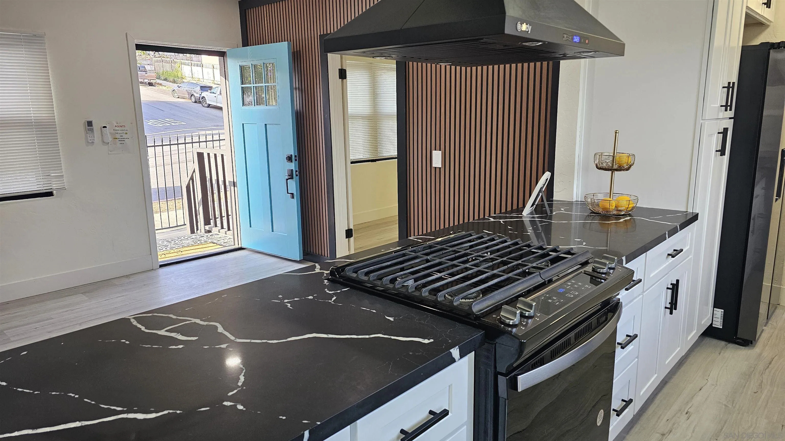 https://cdn.realtyfeed.com/cdn/127/260019463/300e335274e11ec0305bec814f59bf40.webp