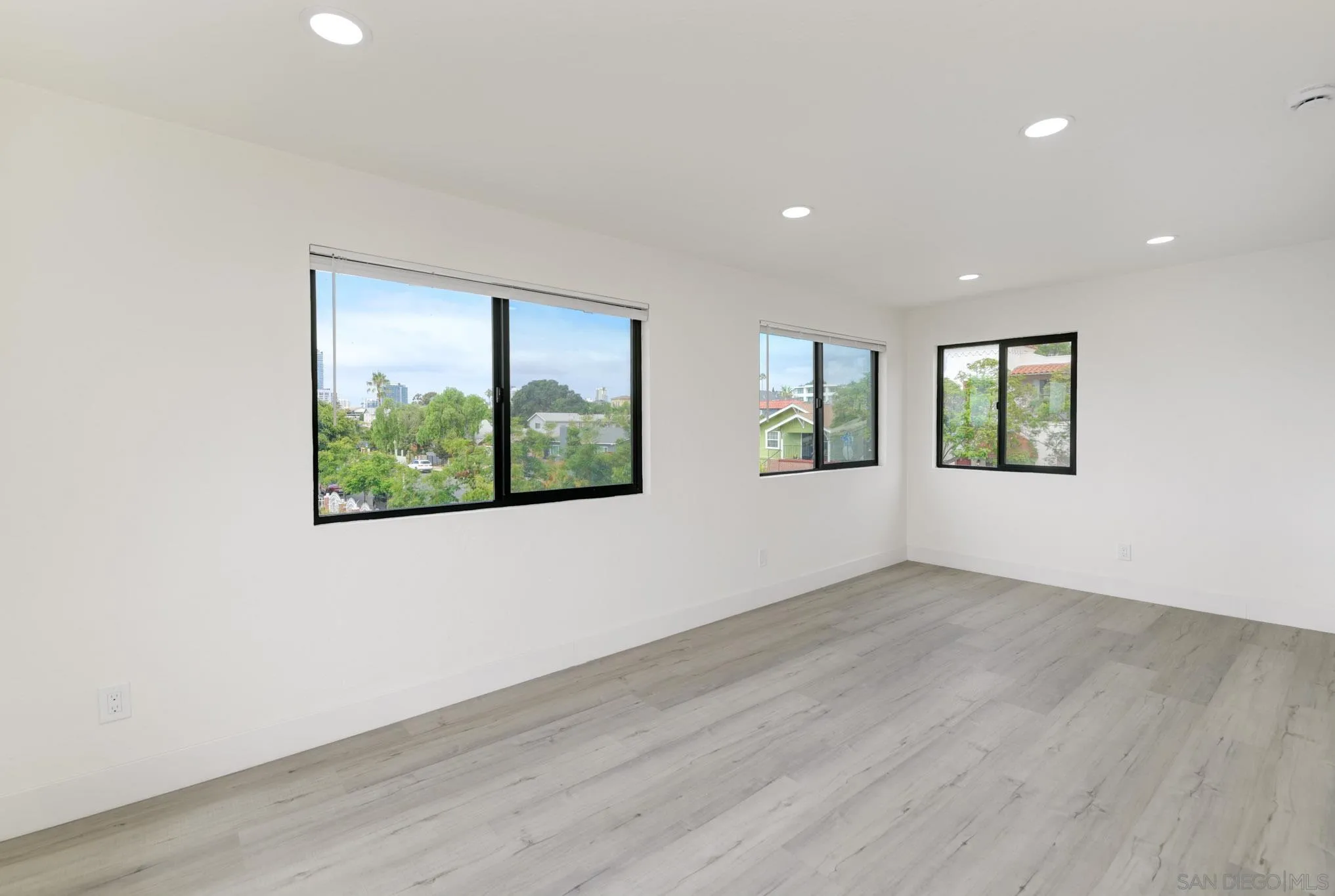 https://cdn.realtyfeed.com/cdn/127/260019463/676917441a6090c0eefa1206239359d0.webp