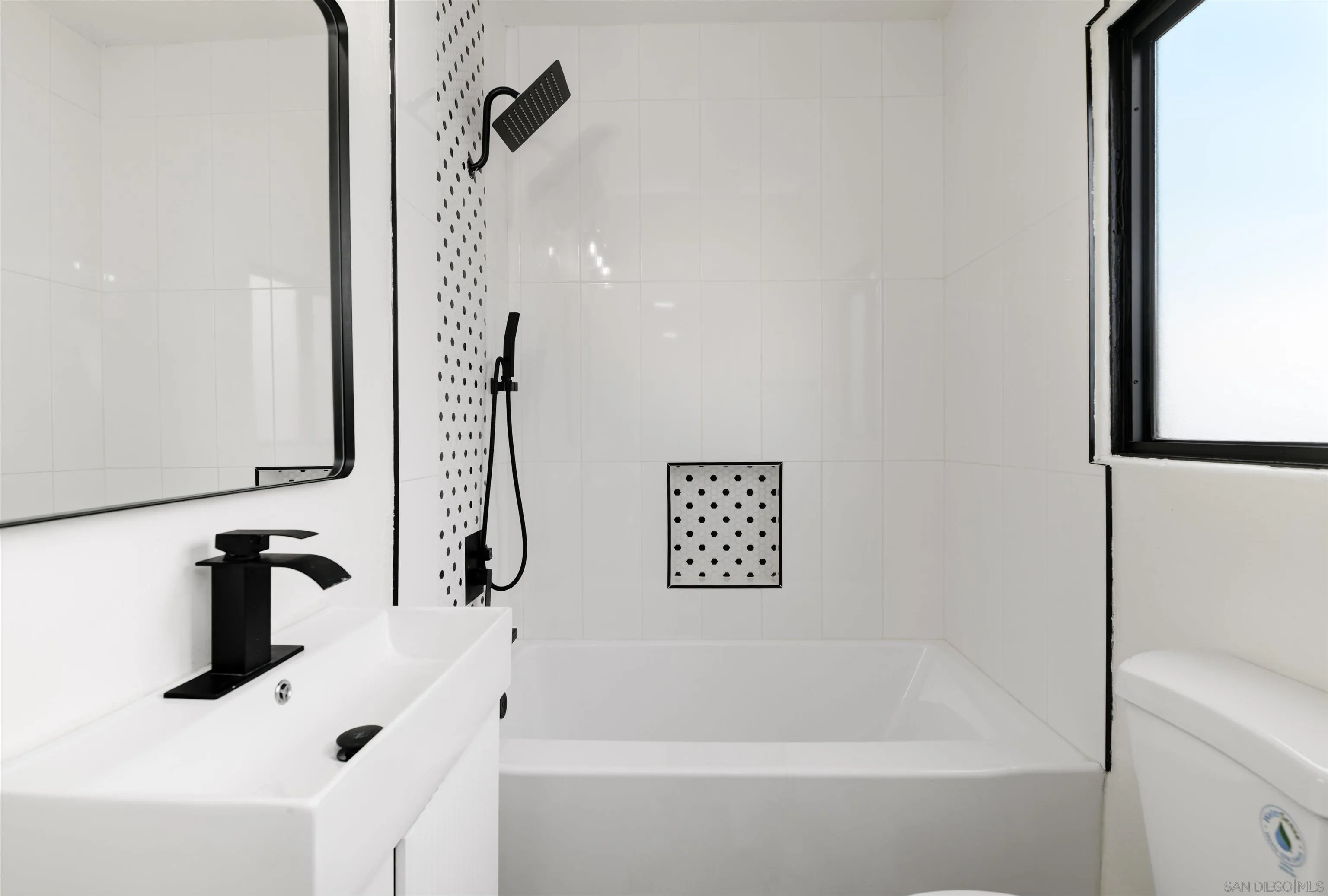 https://cdn.realtyfeed.com/cdn/127/260019463/737d1a68a3c34f6e1873a4503231acbe.webp
