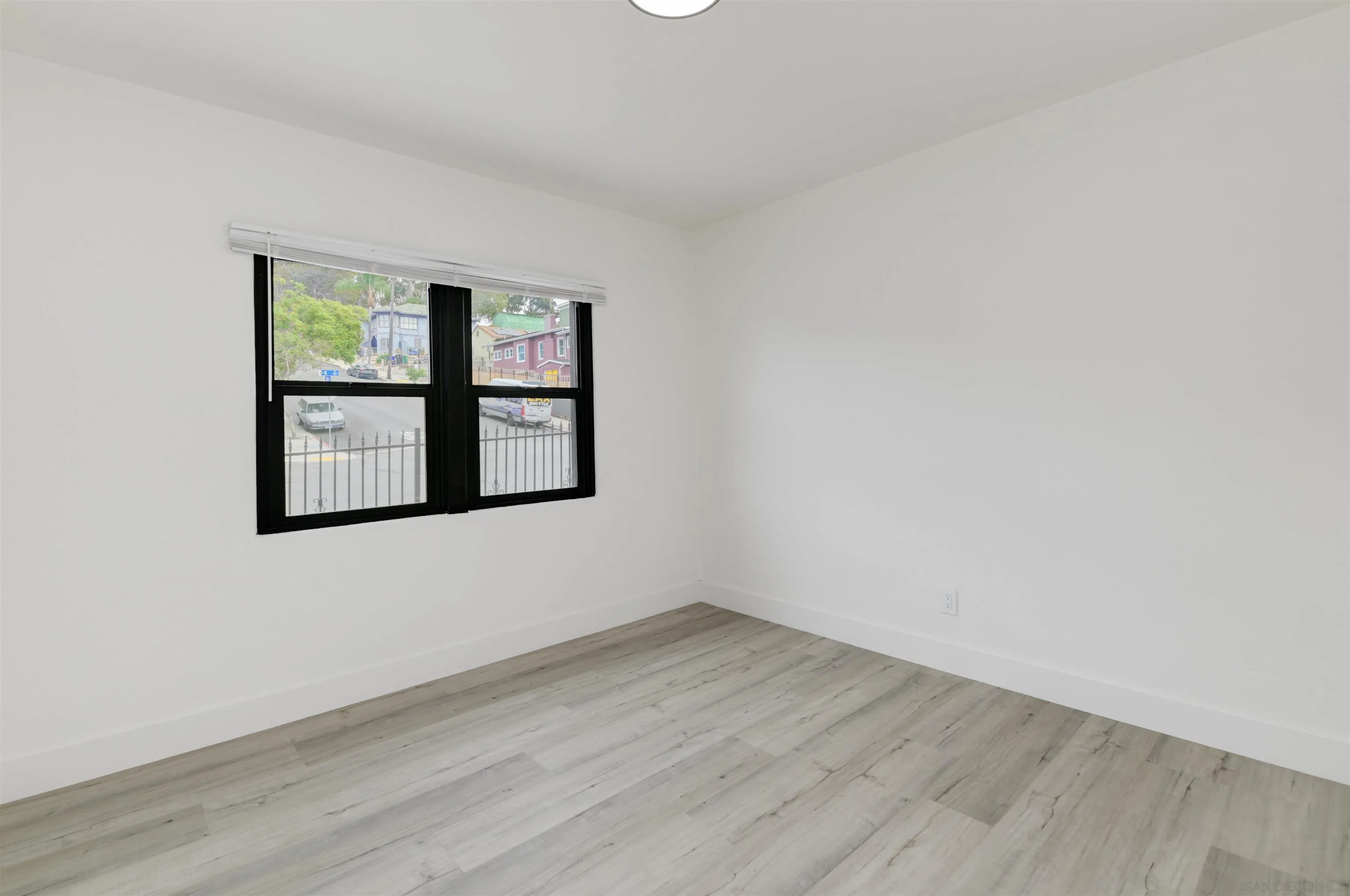 https://cdn.realtyfeed.com/cdn/127/260019463/cf8ca68ea7228c16f22e597f67144d6a.webp