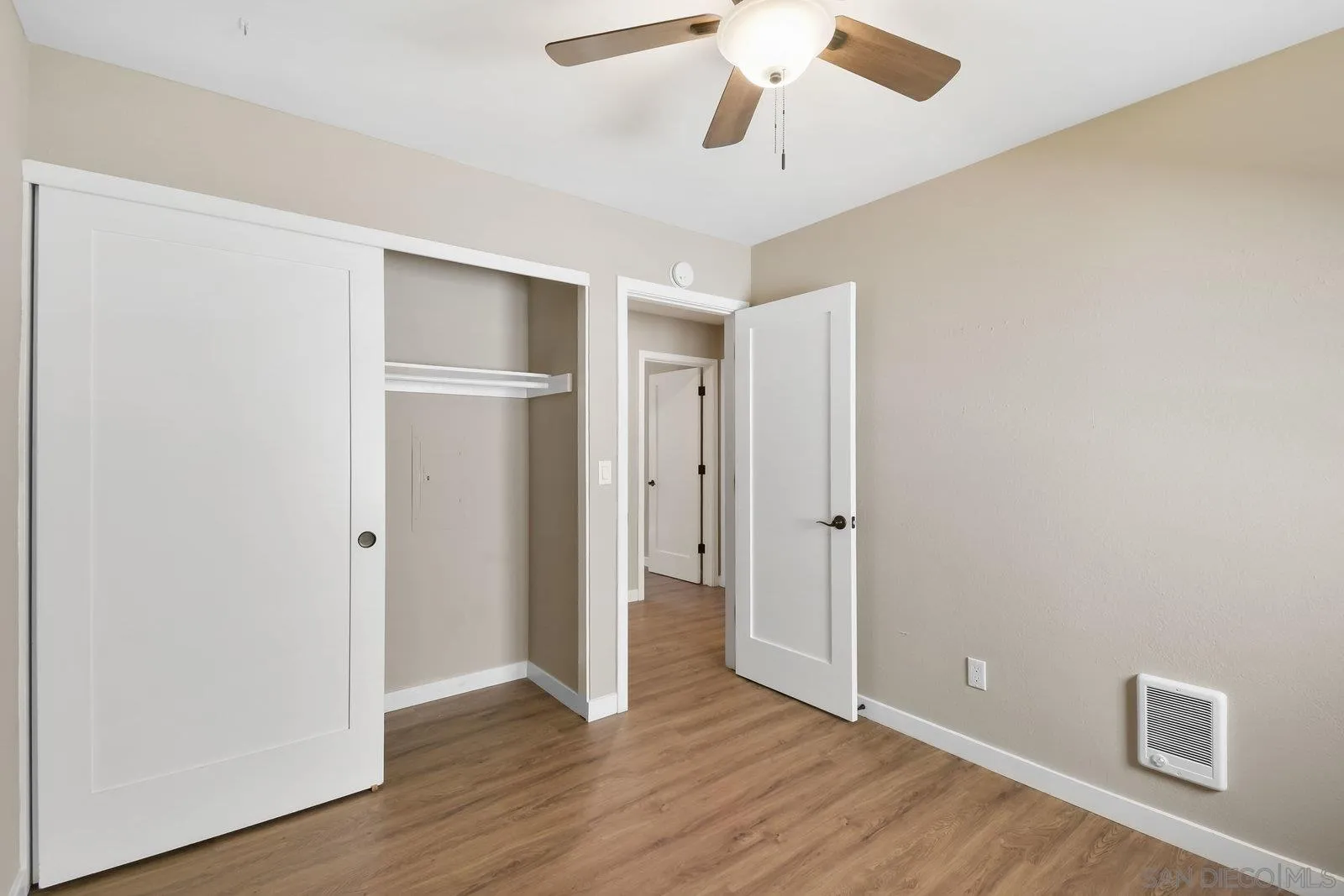 https://cdn.realtyfeed.com/cdn/127/260019466/8265be8a62a8f256f42a415a8adda026.webp