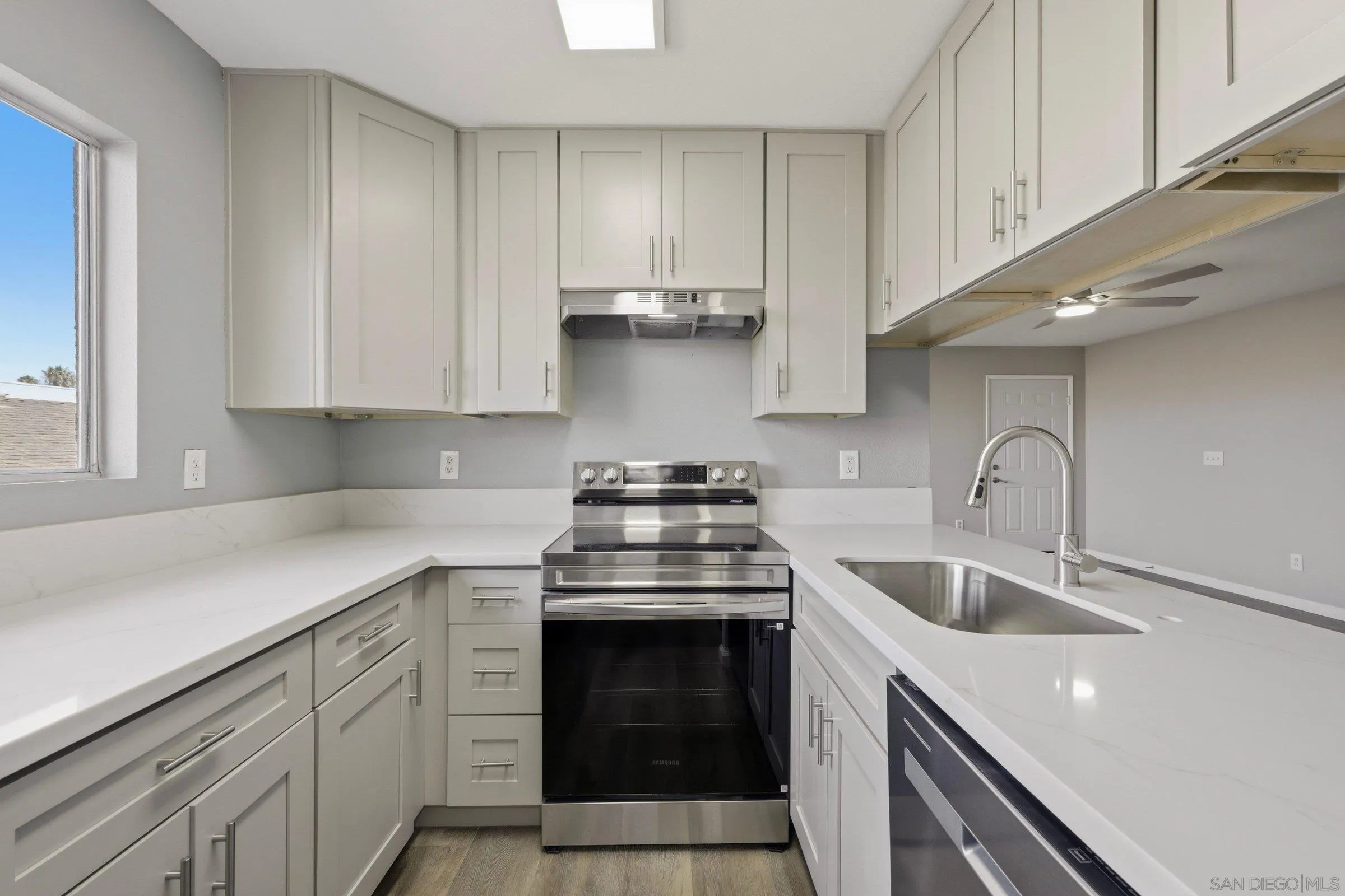 https://cdn.realtyfeed.com/cdn/127/260019466/cf24d9c1d4da5bd92141d7a1c8473e14.webp