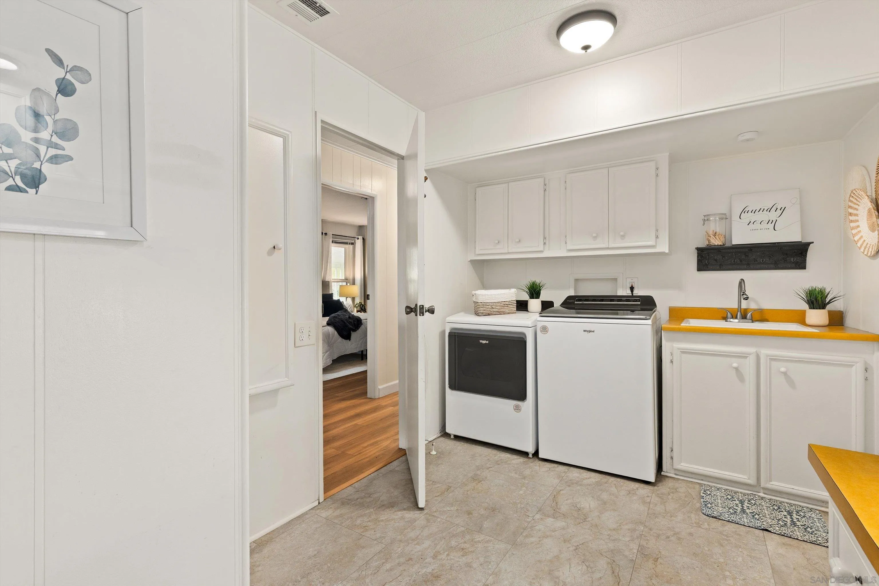 https://cdn.realtyfeed.com/cdn/127/260019471/0f7c648612542e19b8ce7d6f2085a987.webp