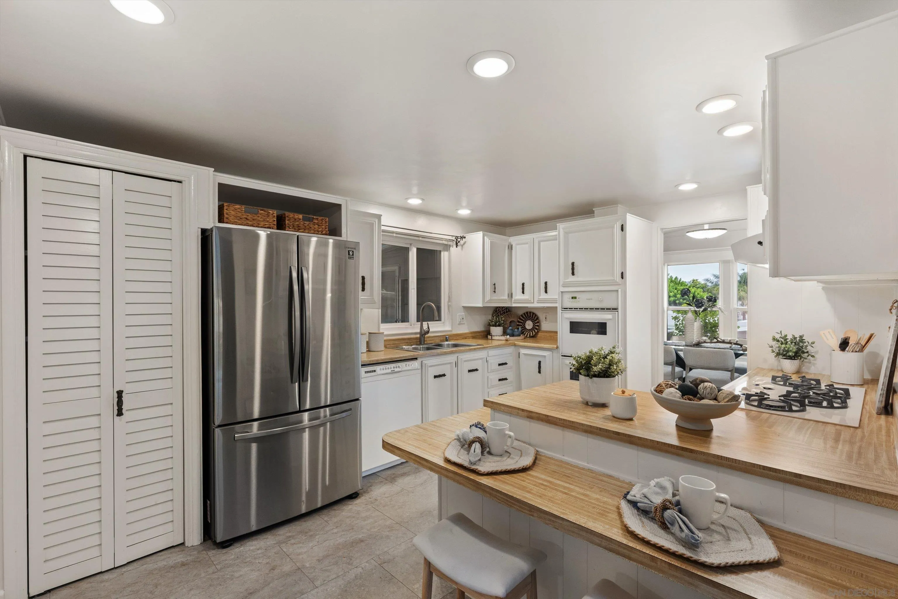 https://cdn.realtyfeed.com/cdn/127/260019471/38cbedce6367b00241789bf038402753.webp