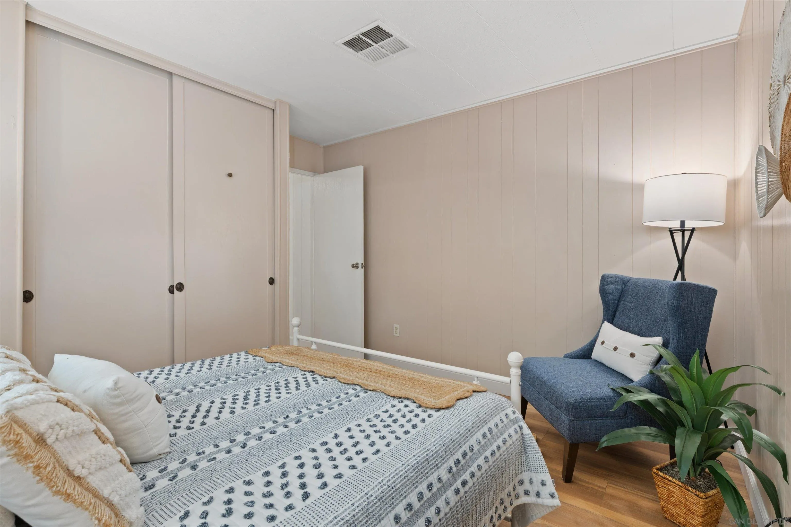 https://cdn.realtyfeed.com/cdn/127/260019471/fe8cb6f6610de2f7982d5ed1ecf6ee2a.webp