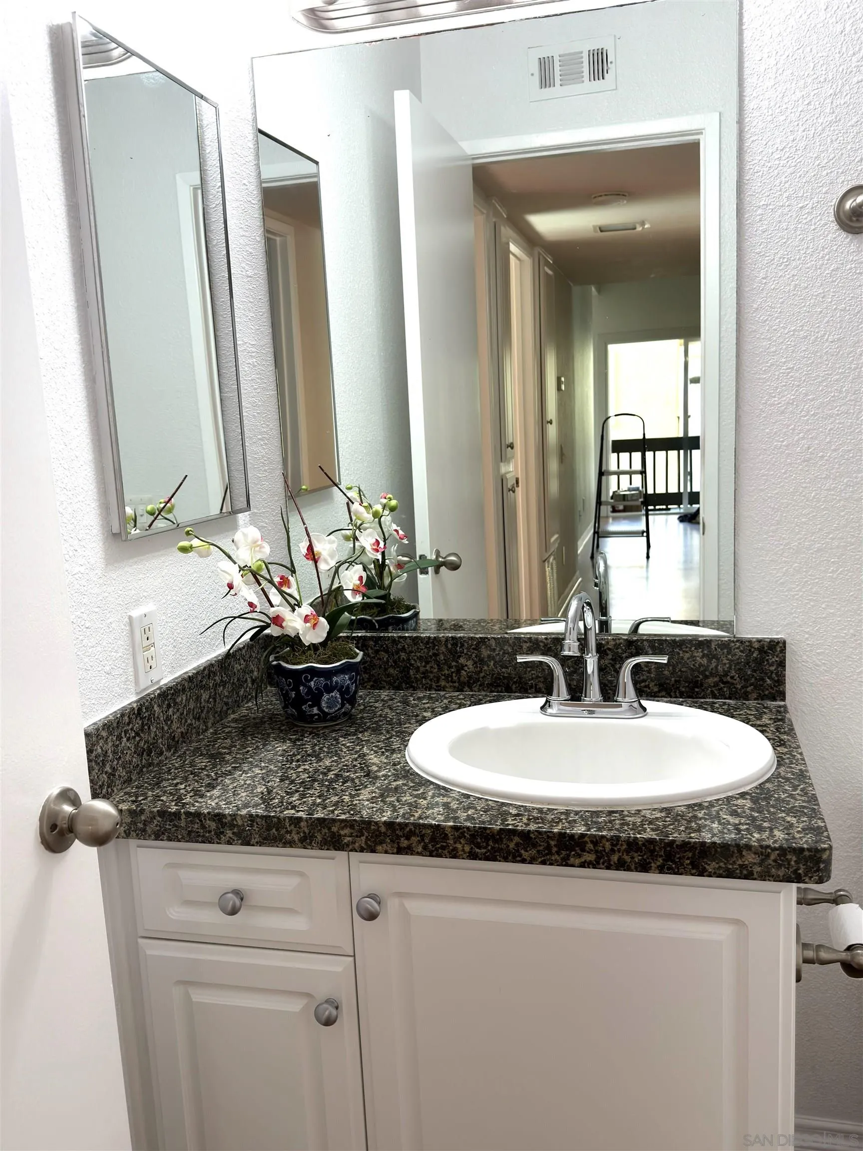 https://cdn.realtyfeed.com/cdn/127/260019472/b173963b3b20a93b524675684b1243ba.webp