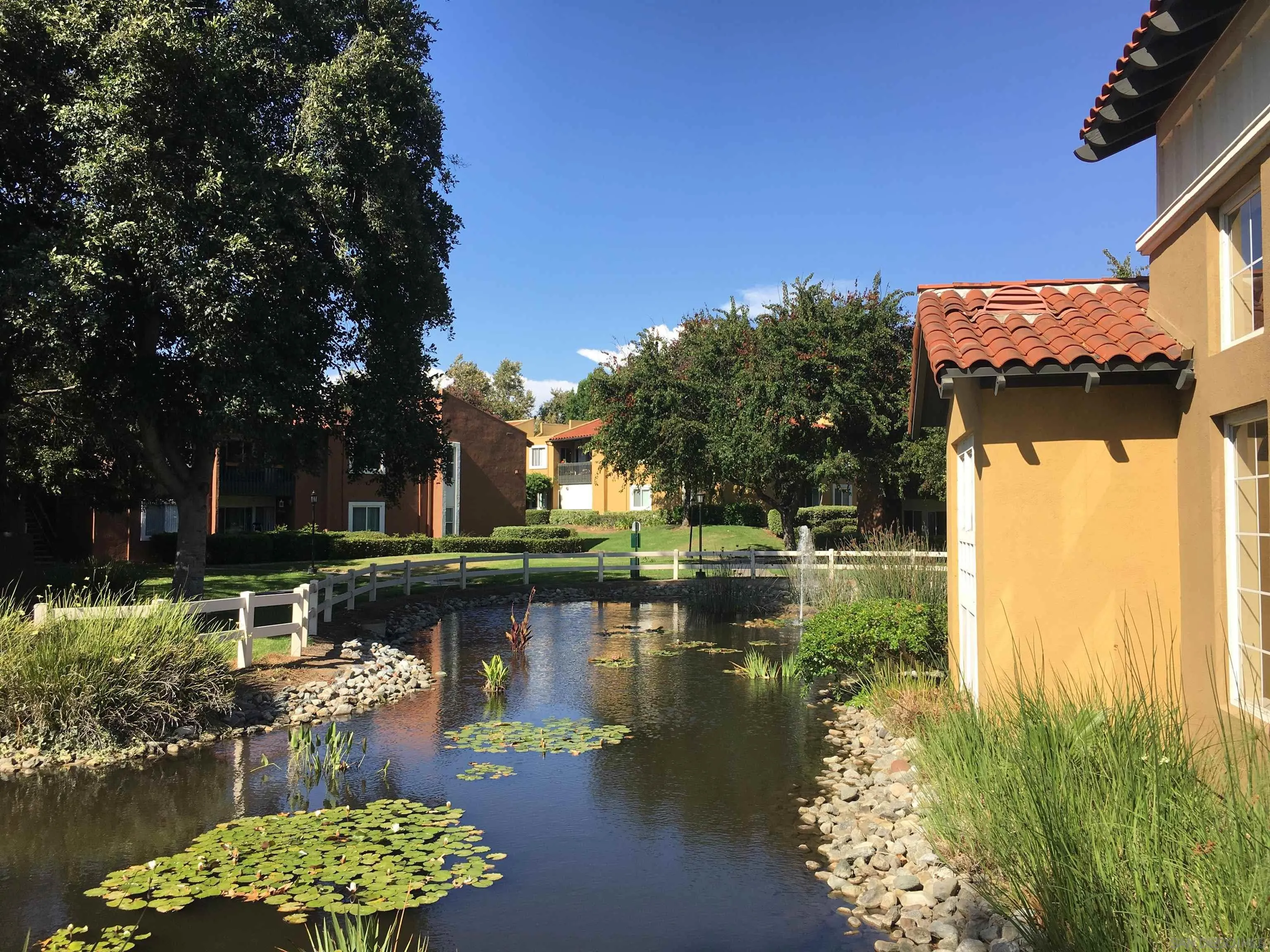 https://cdn.realtyfeed.com/cdn/127/260019472/e5e22c0702dbeda74a6433064ffd71bf.webp