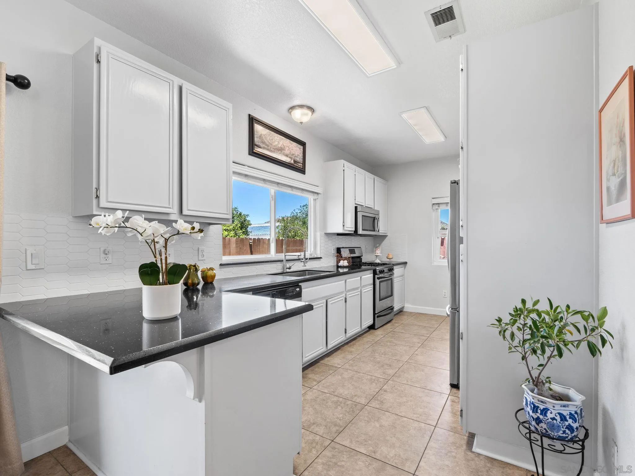 https://cdn.realtyfeed.com/cdn/127/260019476/104f2e9b571764867d48eb5073975881.webp