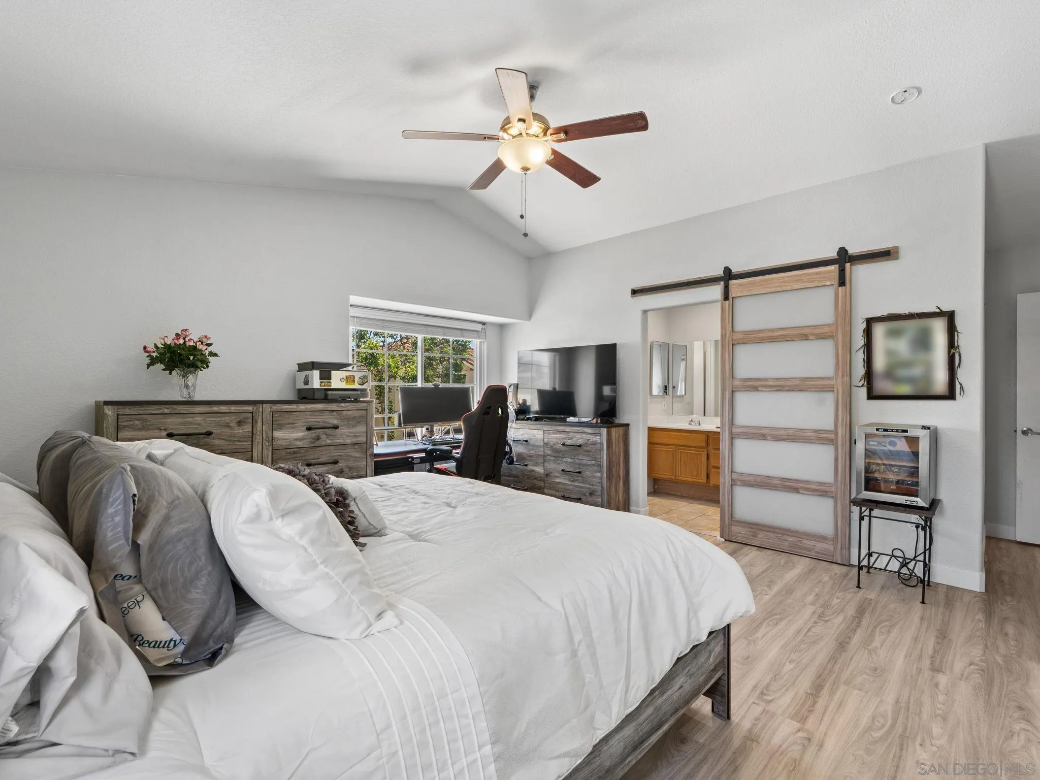 https://cdn.realtyfeed.com/cdn/127/260019476/49e0107d45f5c27b5709a1ca1140fdd3.webp