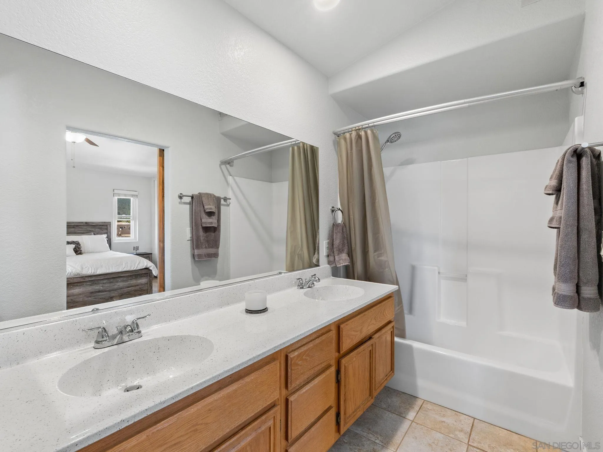https://cdn.realtyfeed.com/cdn/127/260019476/674876090162026da3dbb69052b915e1.webp