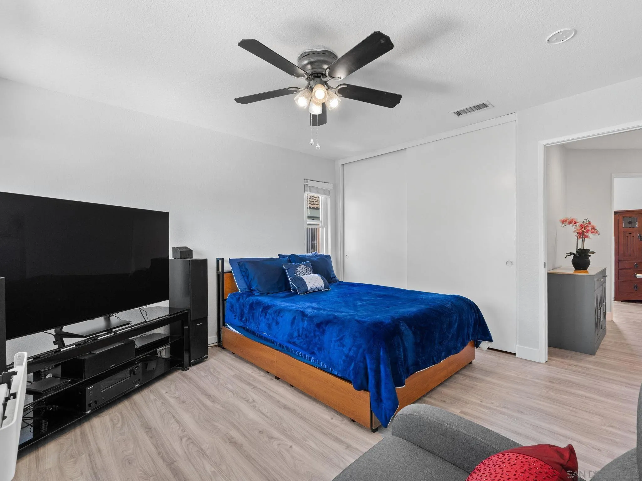 https://cdn.realtyfeed.com/cdn/127/260019476/b8af7f410391896b8cec0115186c1f73.webp