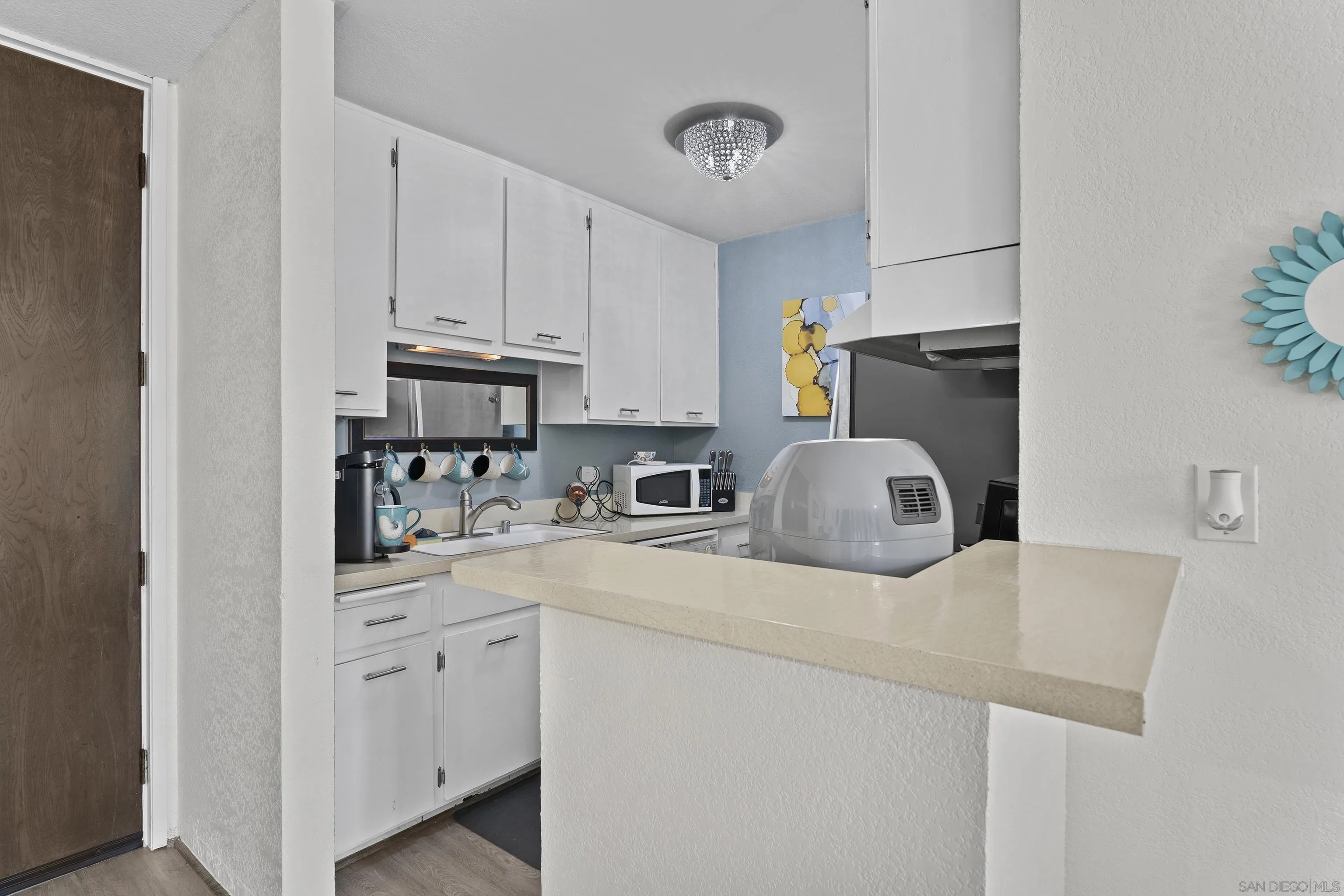 Photo #8: 260019477 Listing: Photo #8