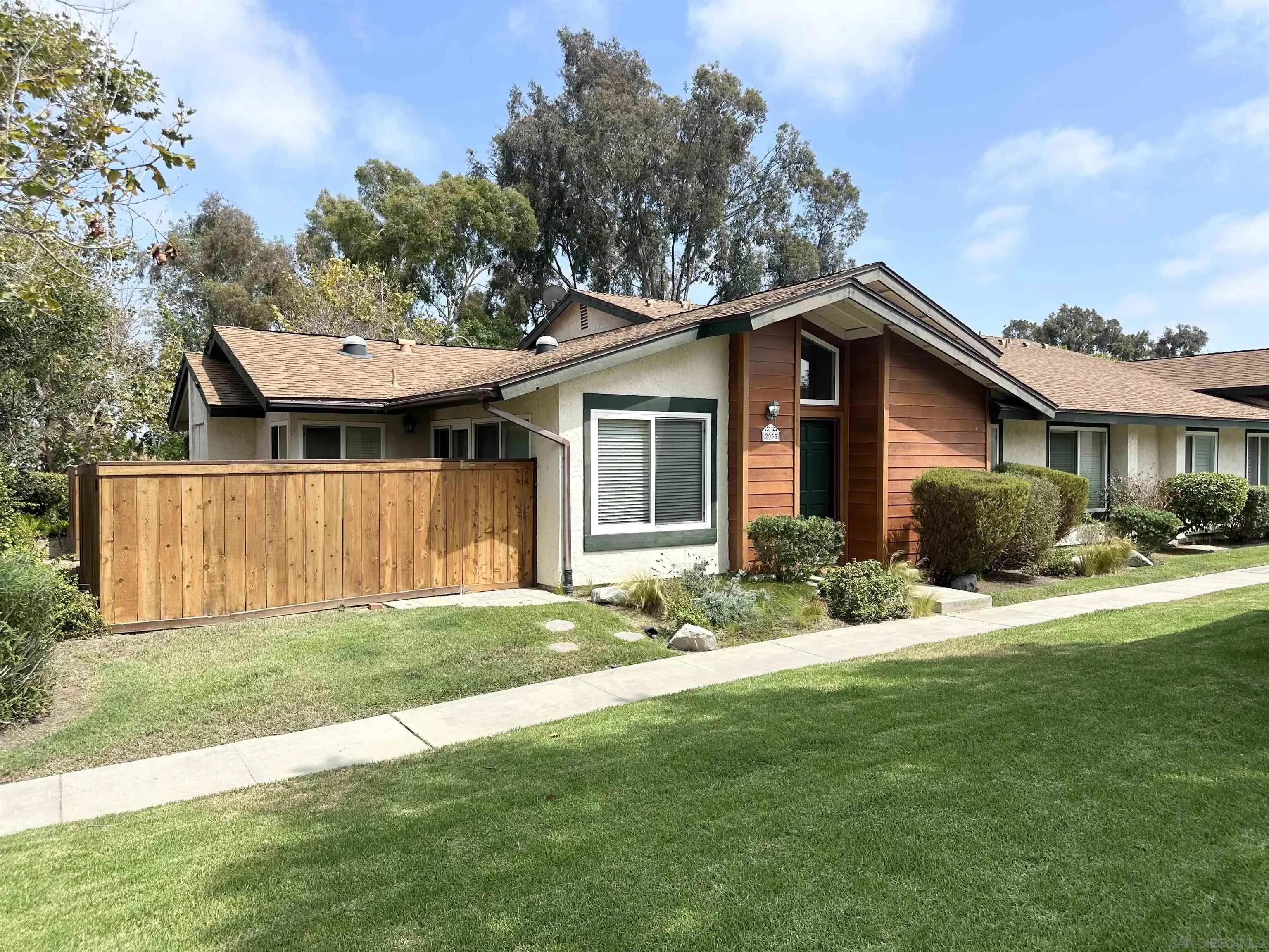 Photo #1: 260019478 Listing: Photo #1