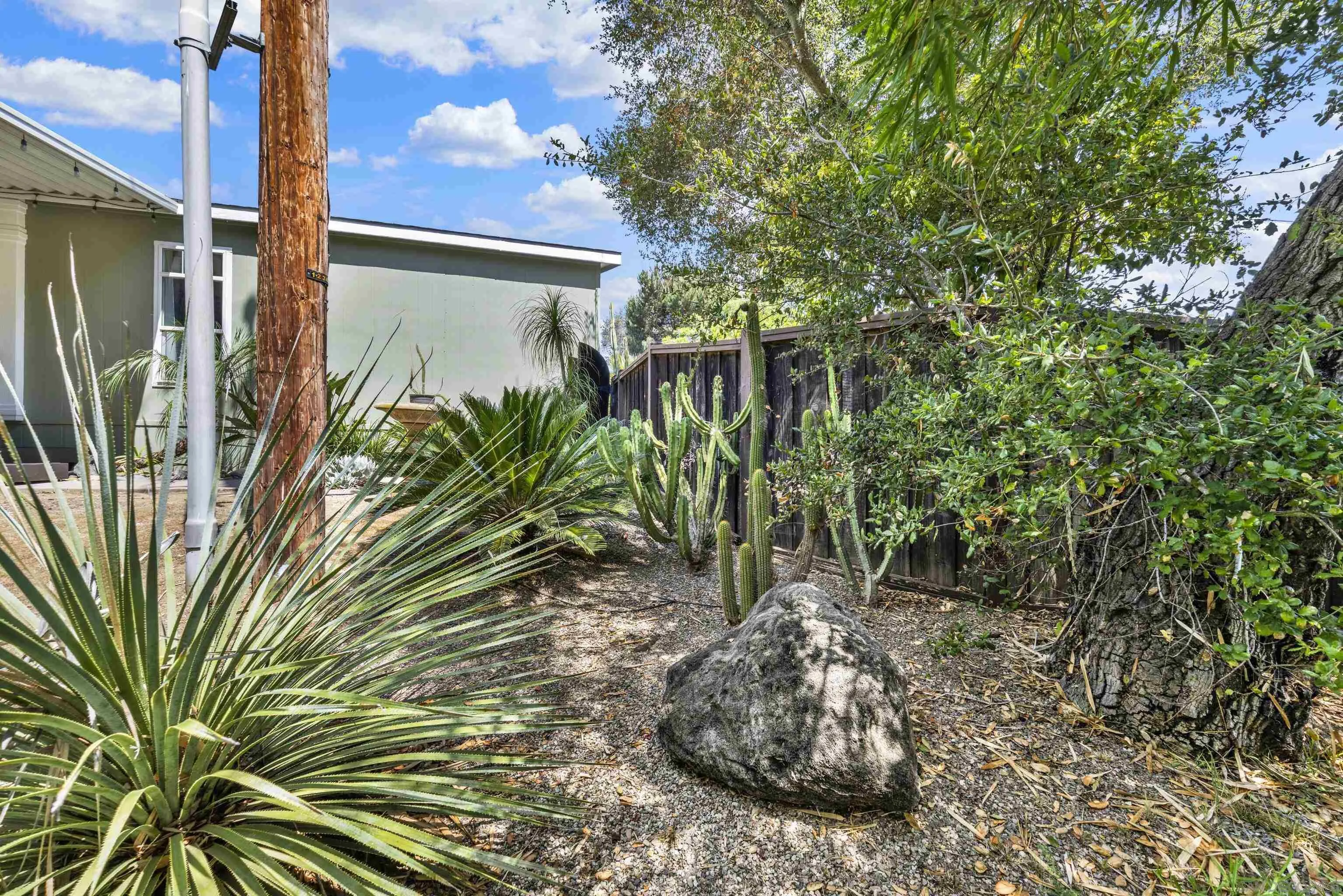 https://cdn.realtyfeed.com/cdn/127/260019481/1e9cf0c31f54294169fa1e64f6acd673.webp