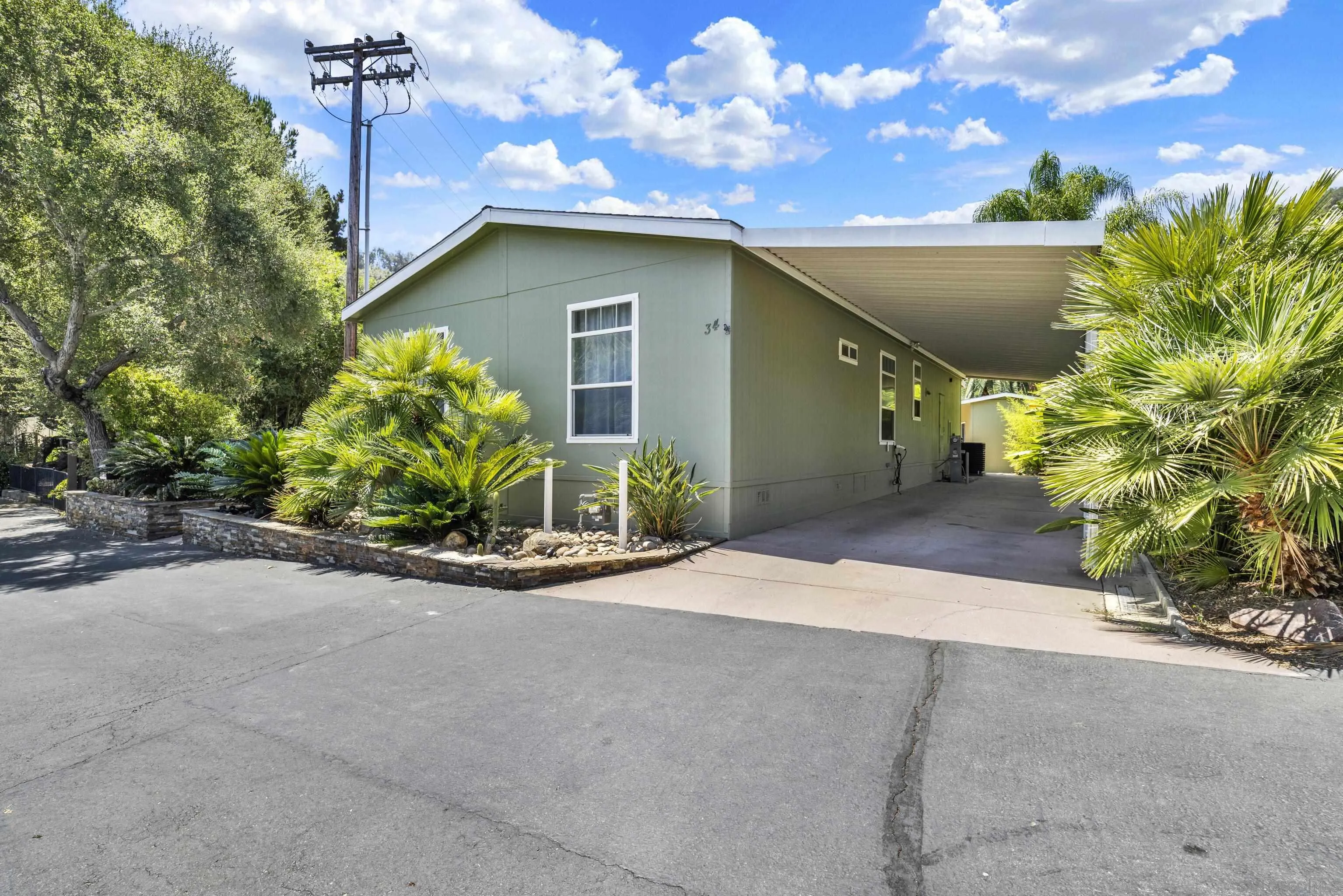 https://cdn.realtyfeed.com/cdn/127/260019481/471336f6cbf74726f2655912e07ba4bb.webp