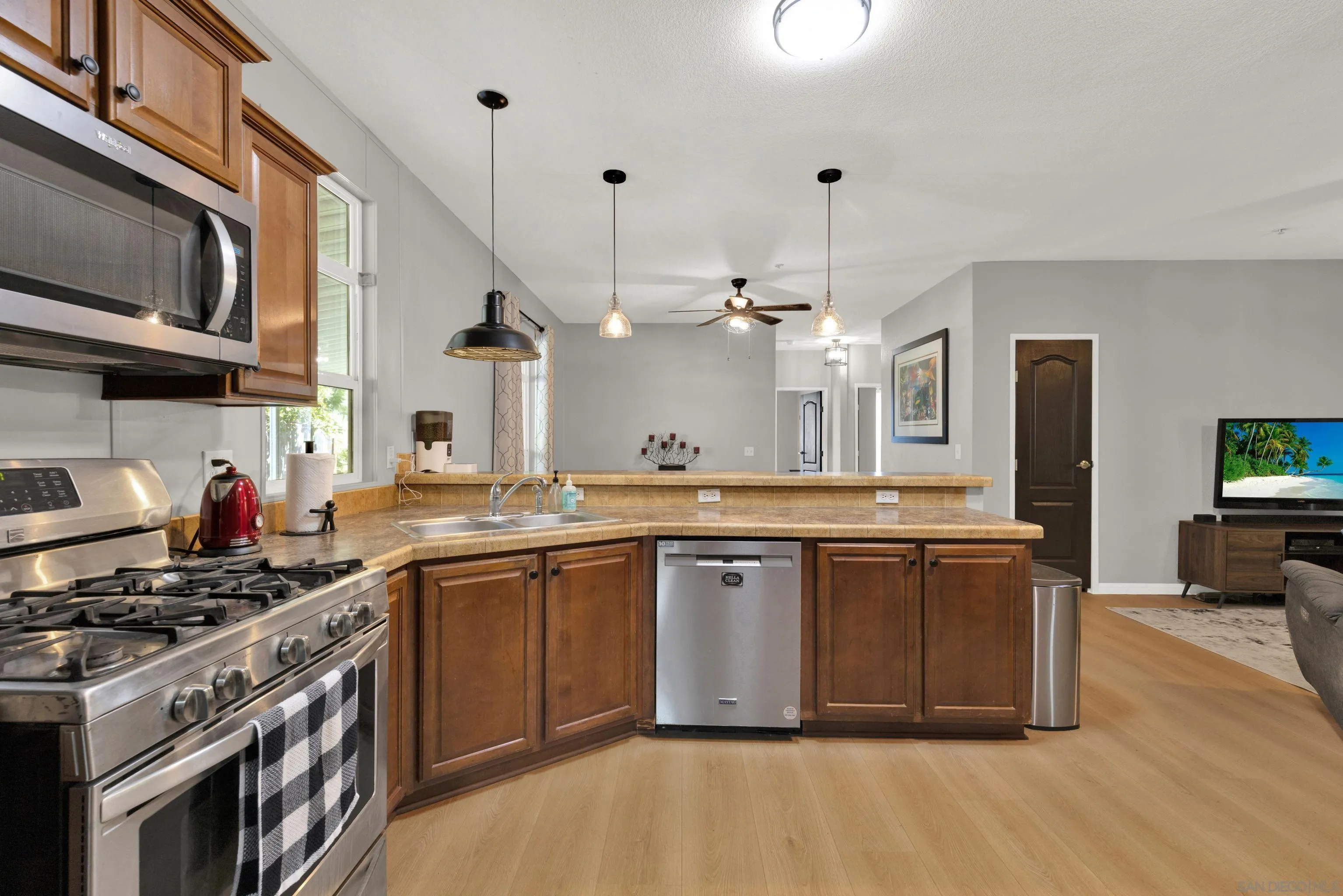 https://cdn.realtyfeed.com/cdn/127/260019481/4c7ea9a88d9c4853f0a722cfd184a1de.webp